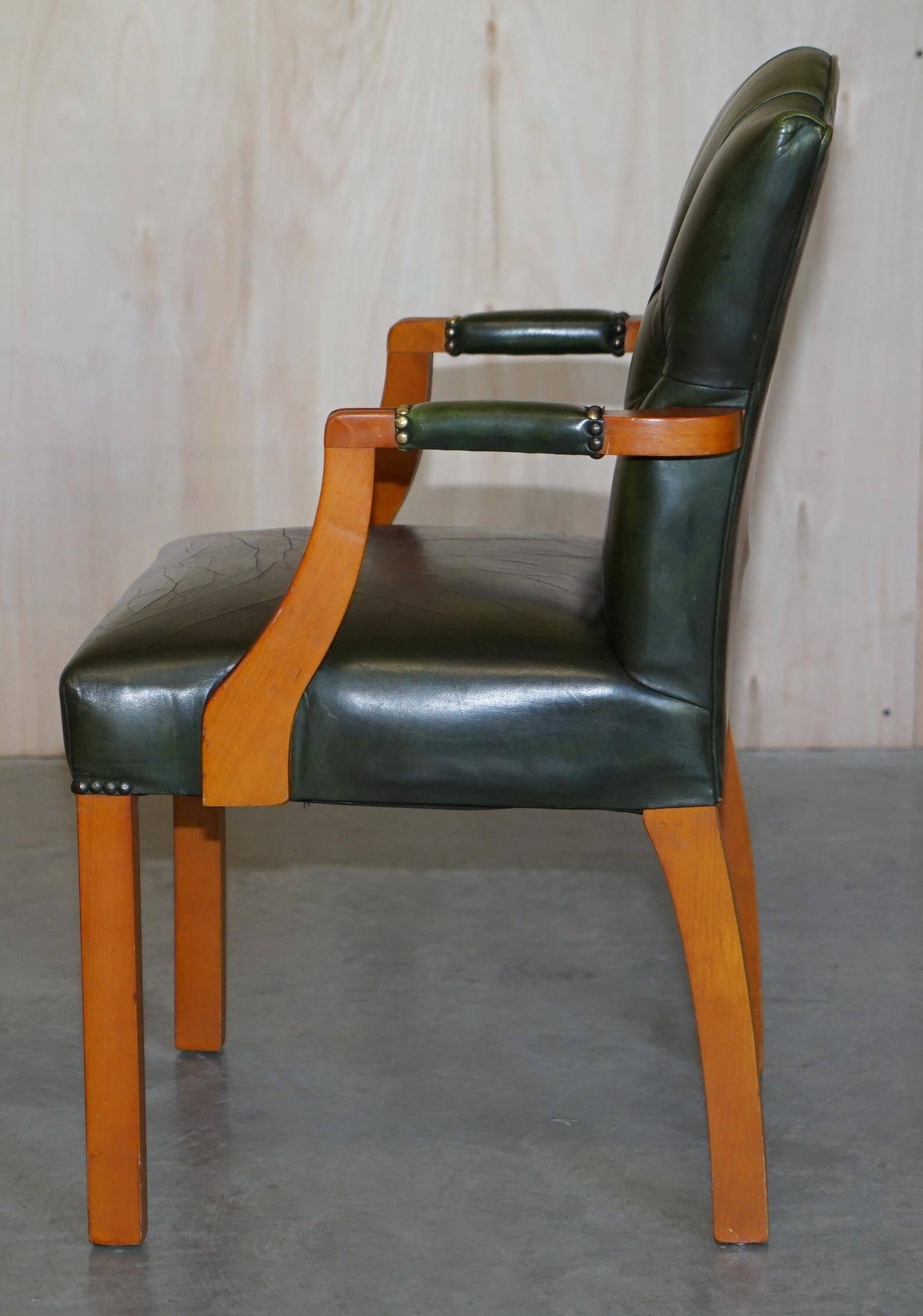 Fauteuil de bureau Chesterfield vintage en cuir Regency patiné