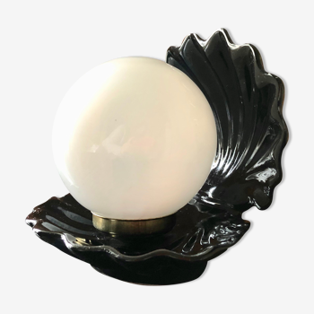 Lampe coquille globe opaline et céramique noire
