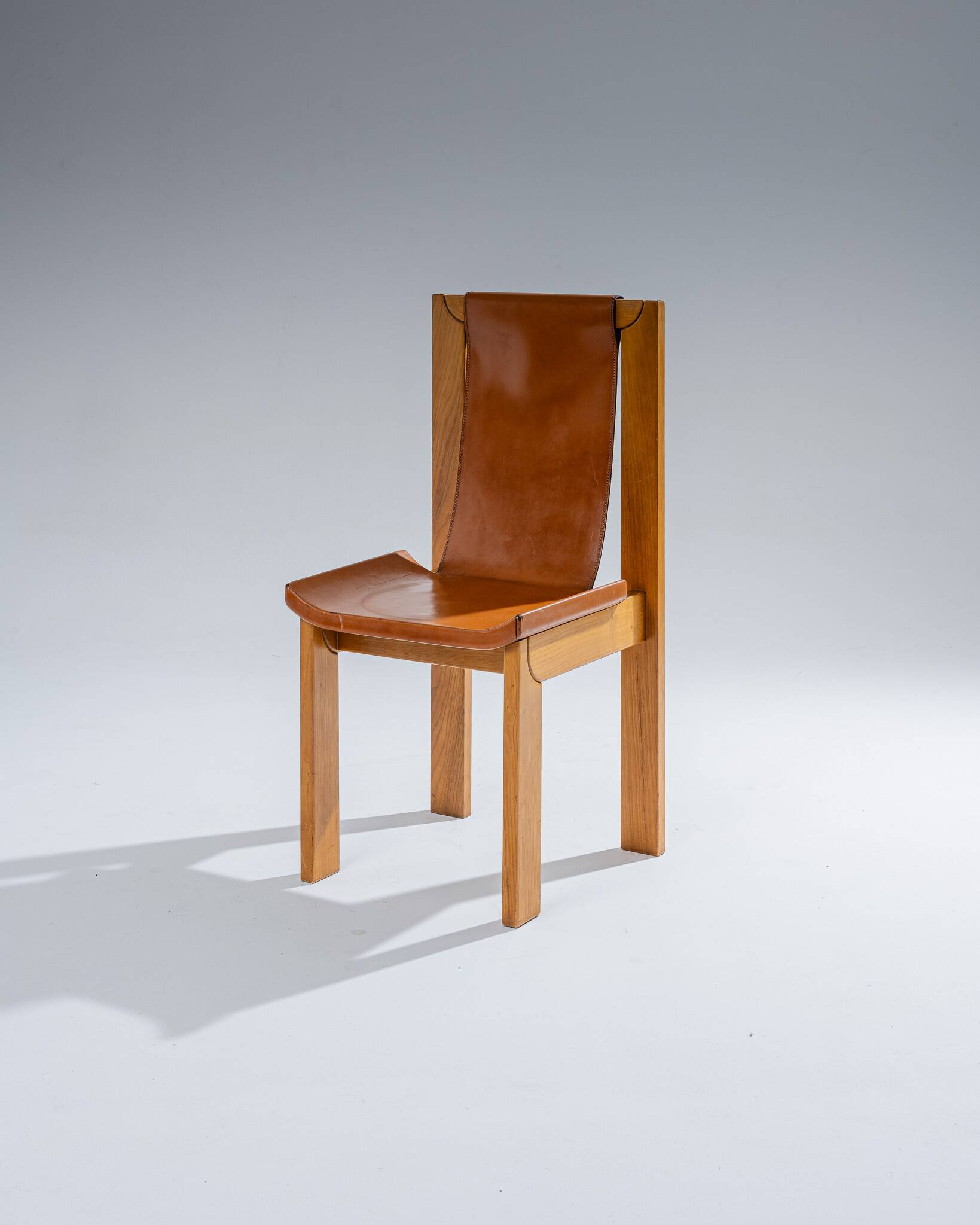 Elm and leather chair, Luigi Gorgoni, 1970s