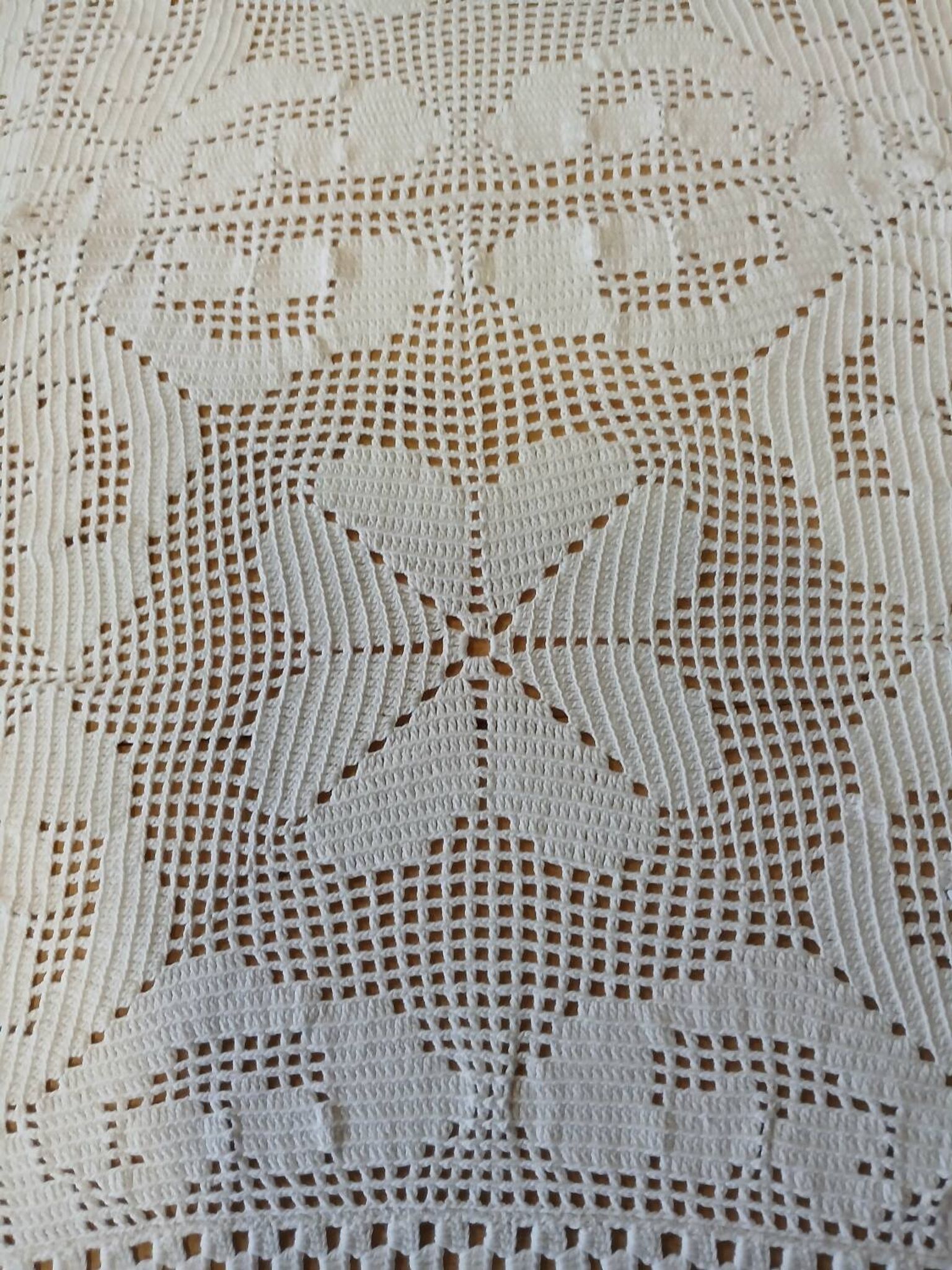 Dessus de lit / nappe / rideau ancien en crochet