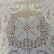 Dessus de lit / nappe / rideau ancien en crochet