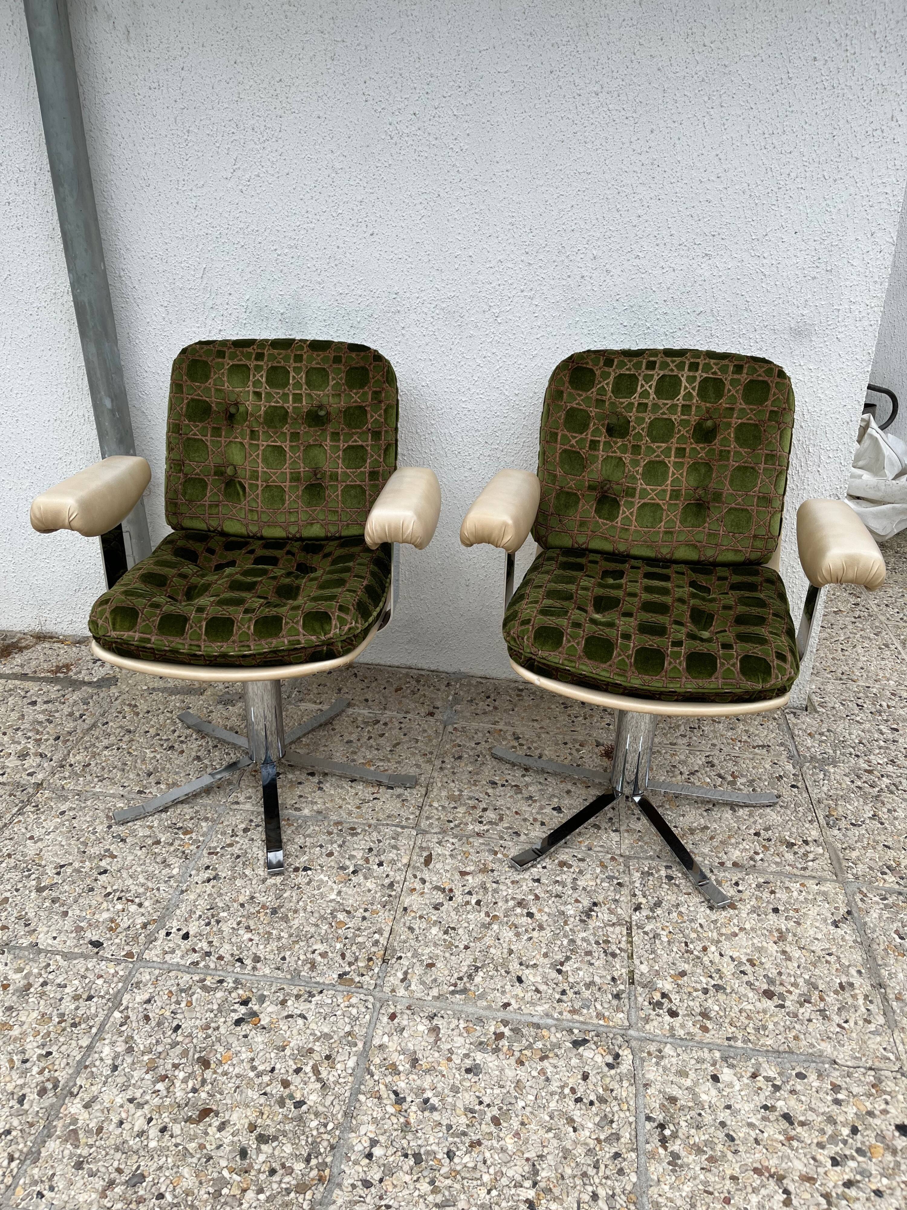 Set of two swivel chairs