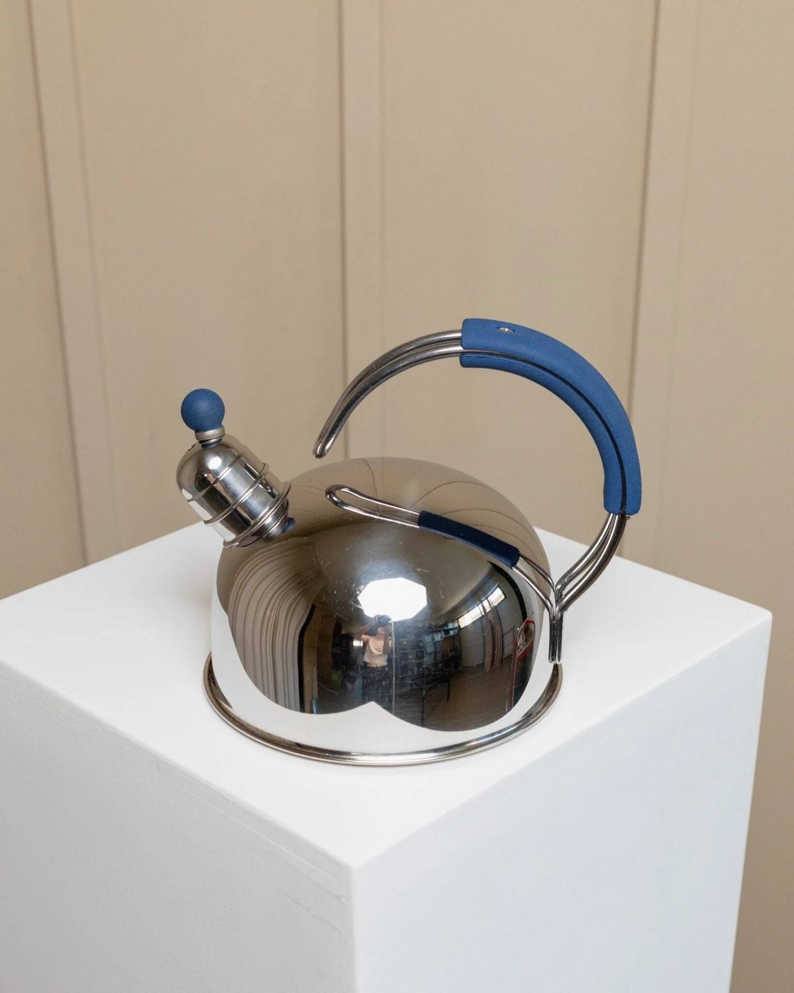Polished argent metal kettle with blue accents – Italian 1980s design, retro stainless