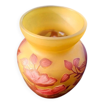 Art Nouveau vase by Émile Gallé - Cameo glass with yellow and pink floral design.