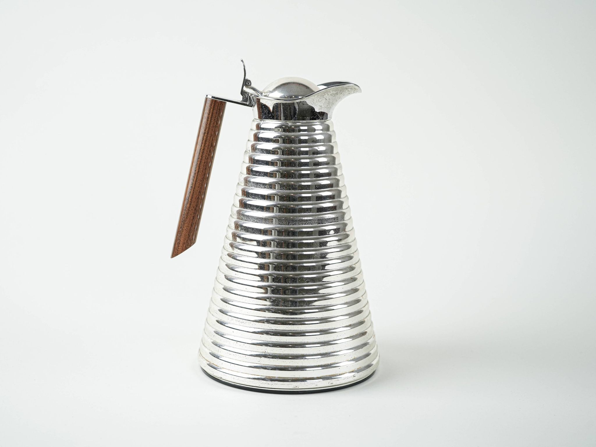 Alfi thermal carafe in ribbed silver metal with wooden handle, Germany