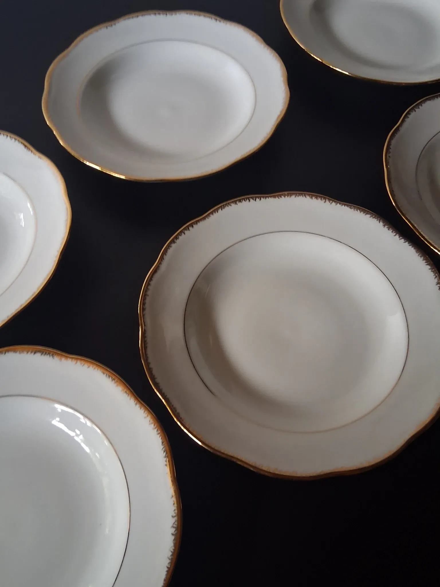 6 deep plates in porcelain from France SEr in very good condition.