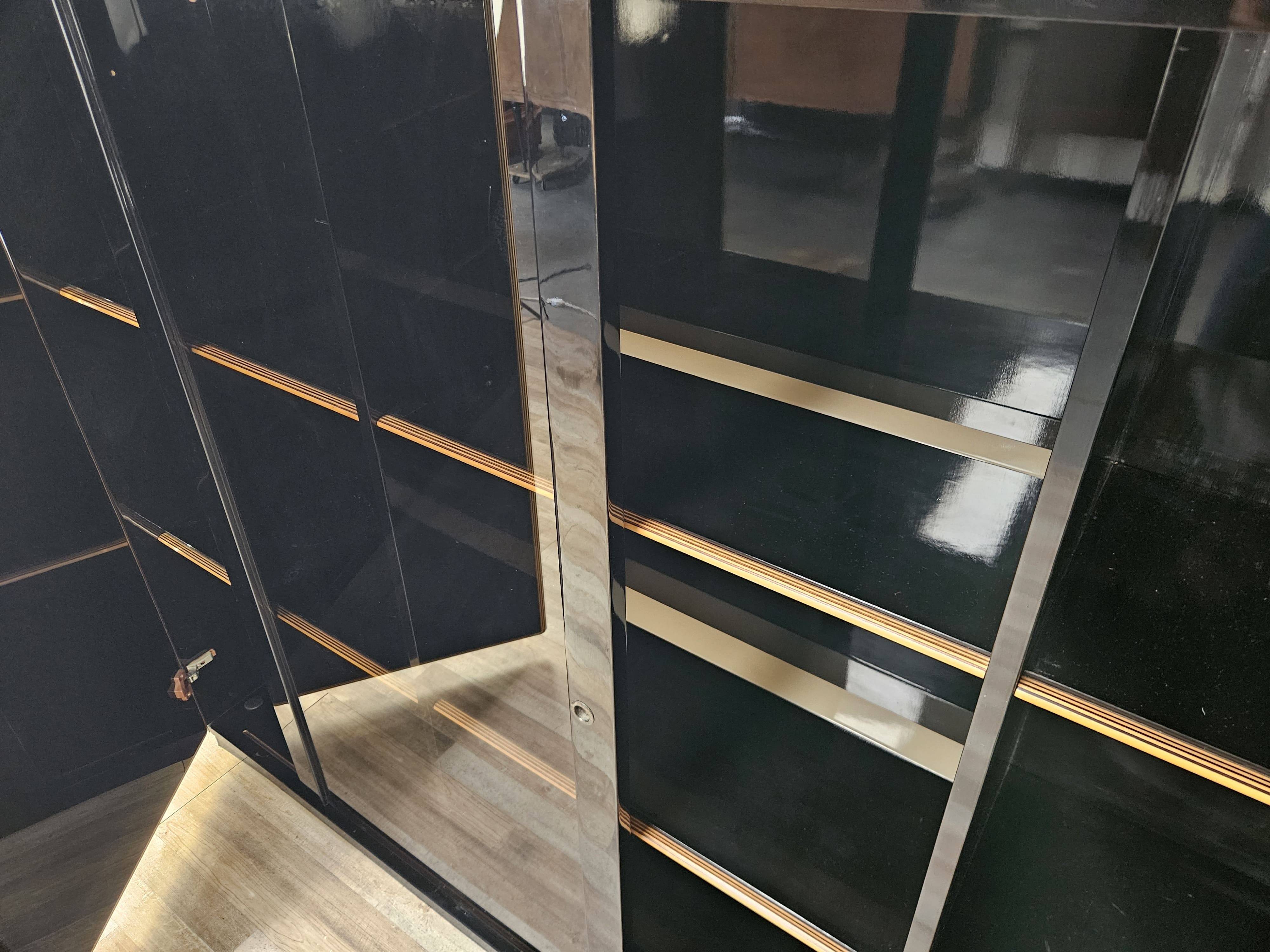 Buffet en bois laqué Pierre Cardin avec un compartiment éclairé, 197