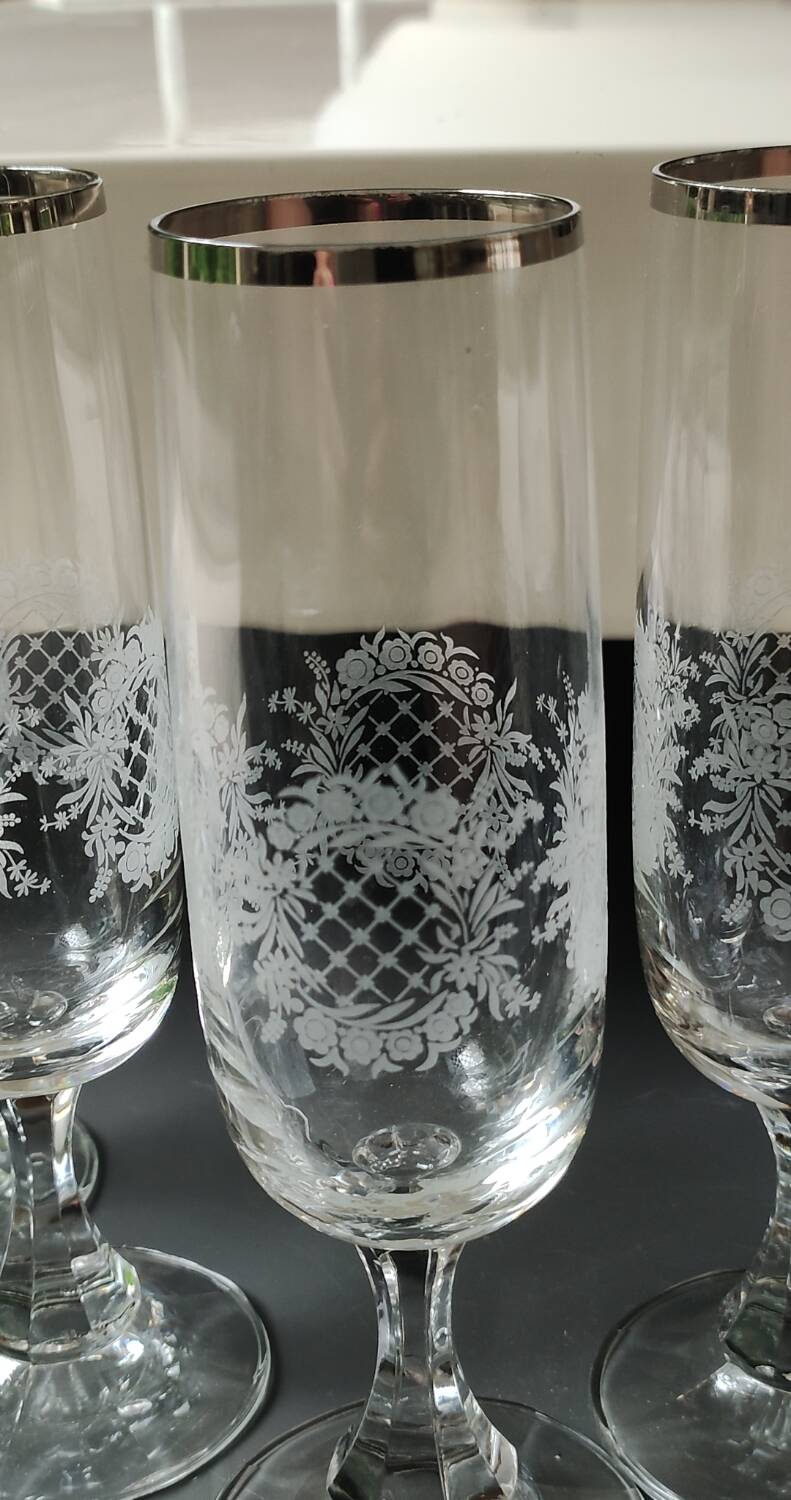 Set of 5 Champagne Flutes. Crystal glass. Empire style. Floral motifs.