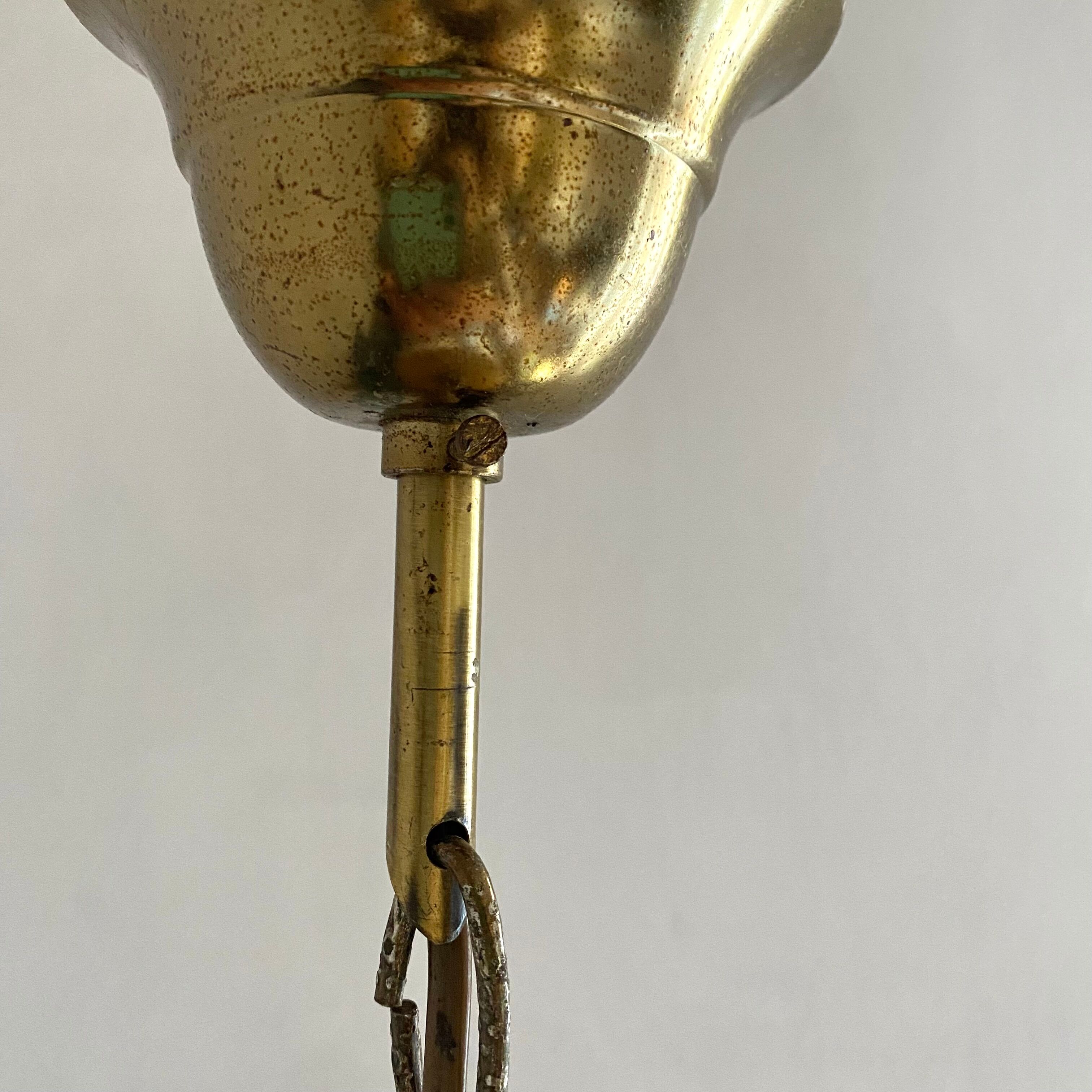 Amber polished glass and pearl suspension