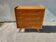 commode vintage aux pieds compas