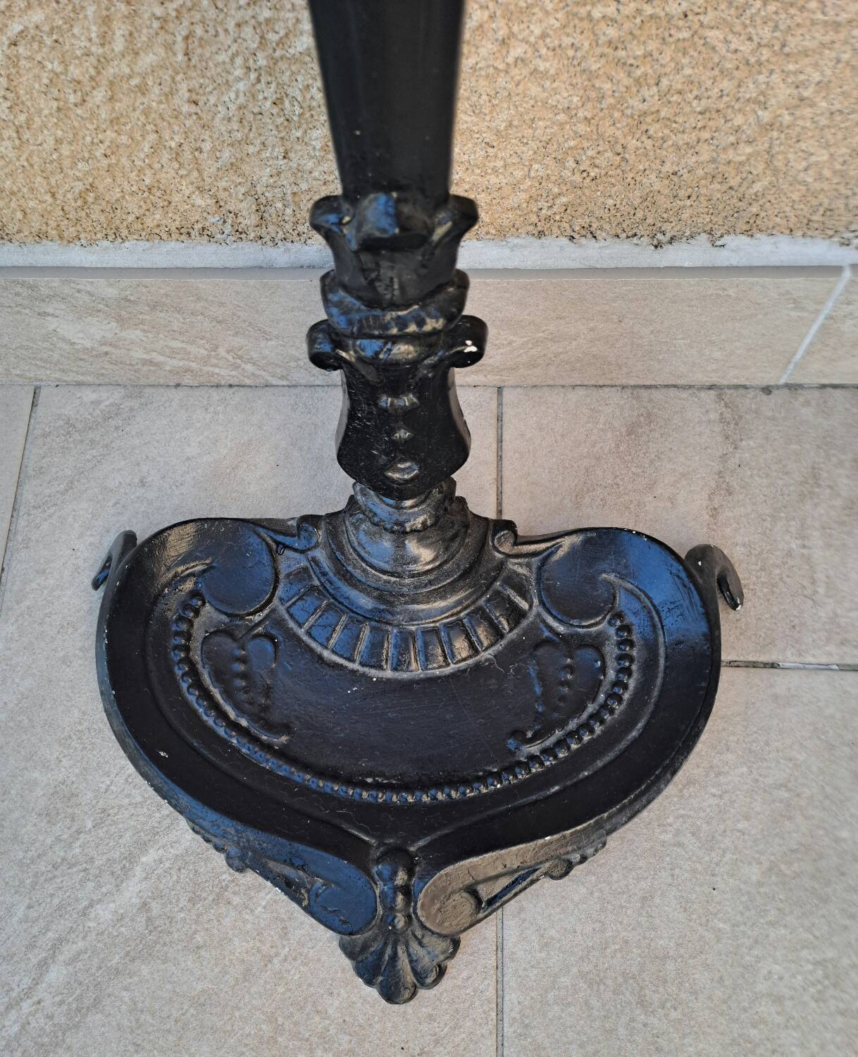 Cast iron umbrella stand