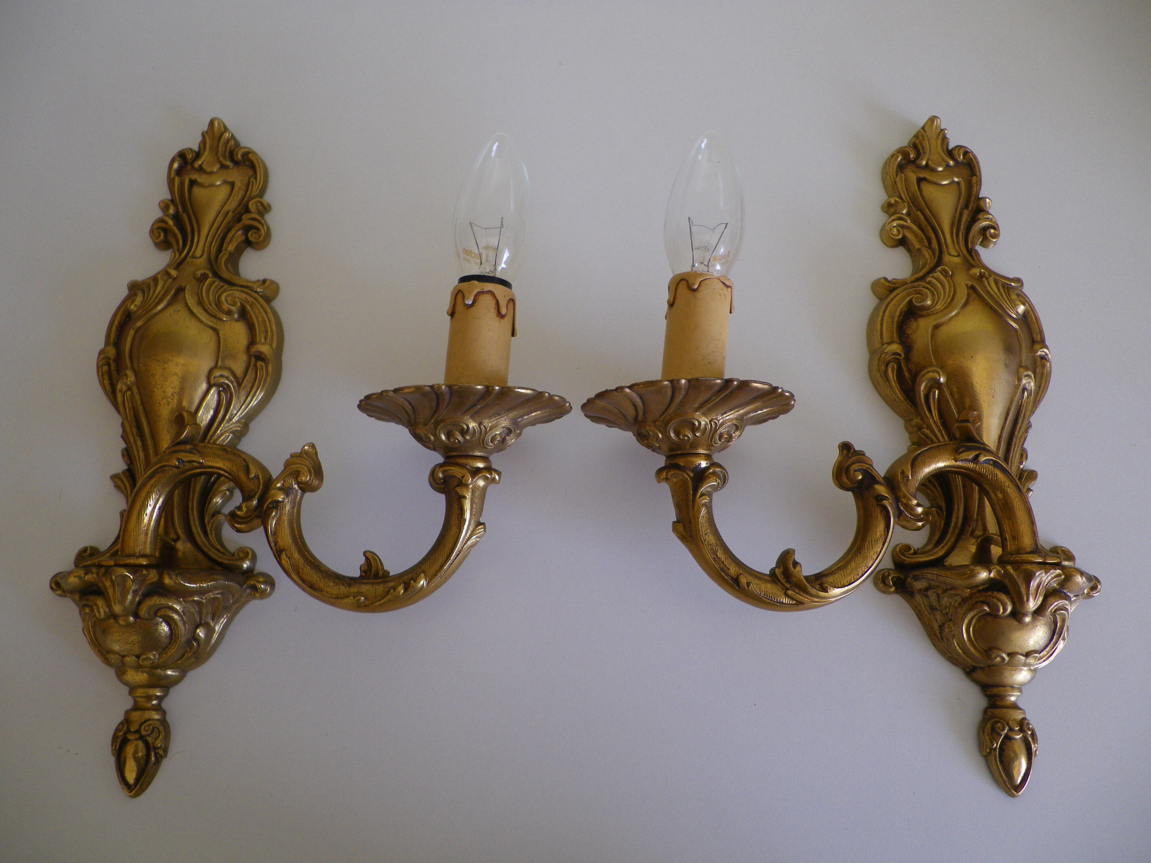 2 "Metra.F" gold-coloured metal flame wall appliques, steerable branch