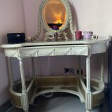 Hairdresser and her cane chair in Louis XVI style.