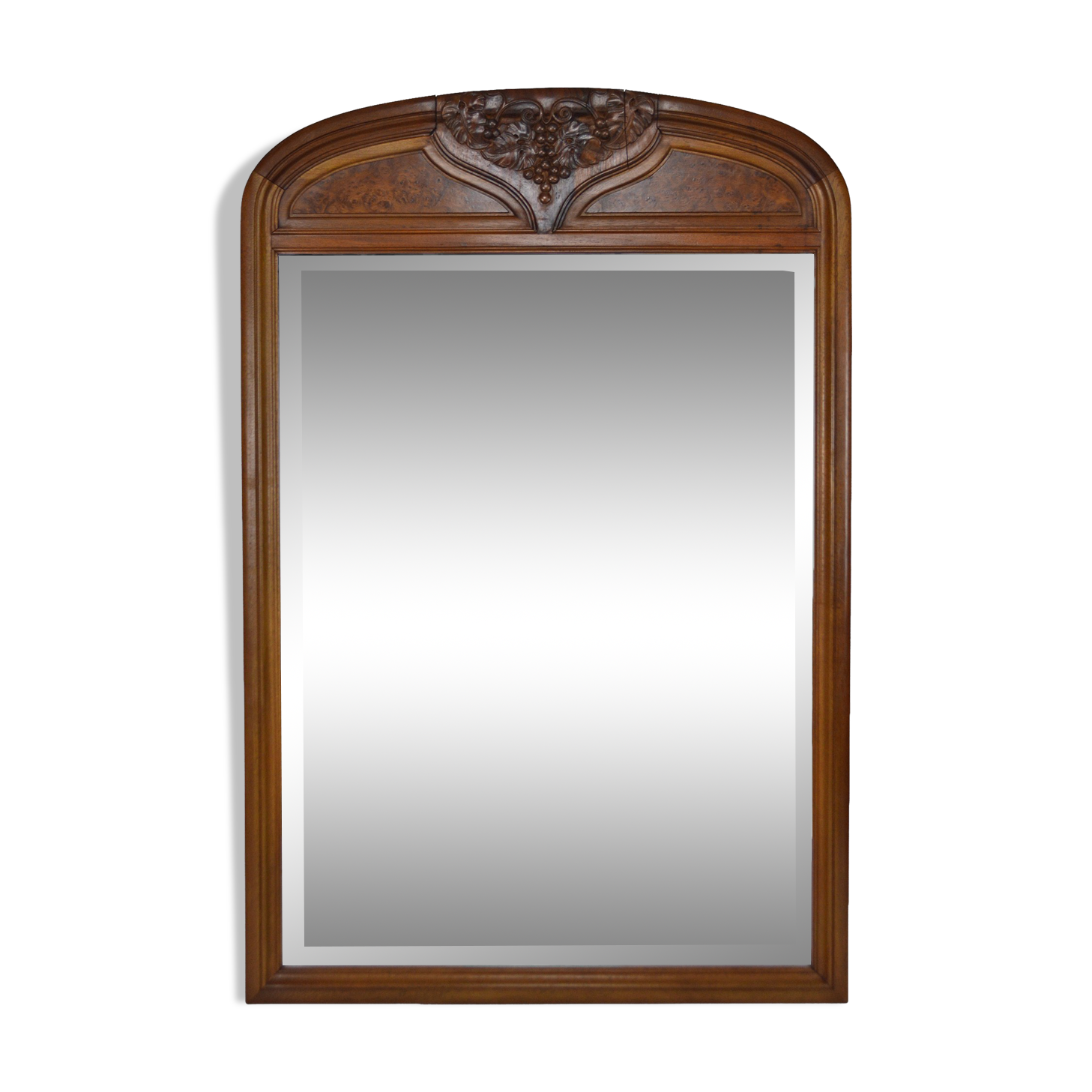 Miroir trumeau Art Nouveau sculpté de vigne, en noyer et loupe
