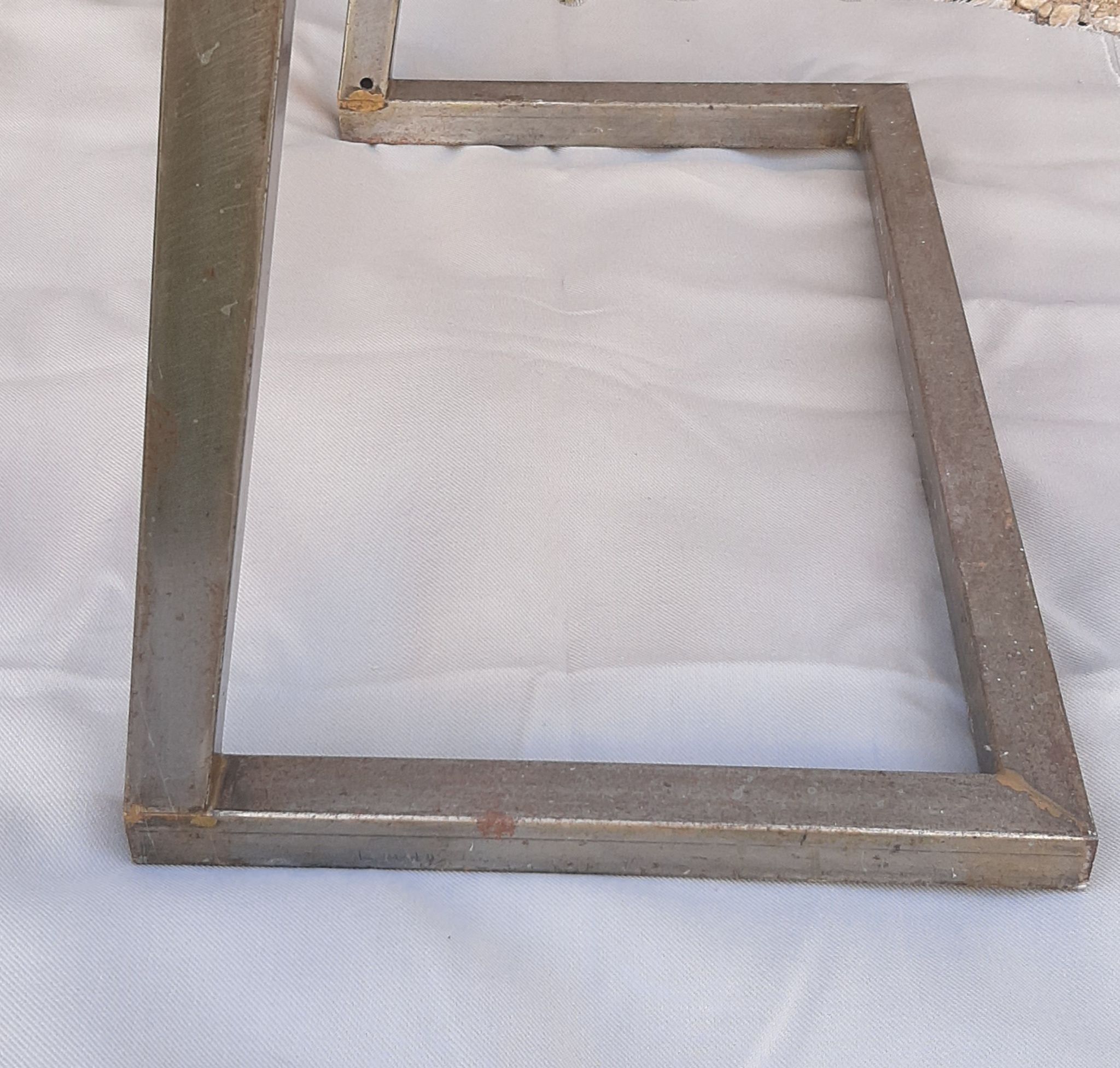 Industrial zigzag shelf in perforated metal