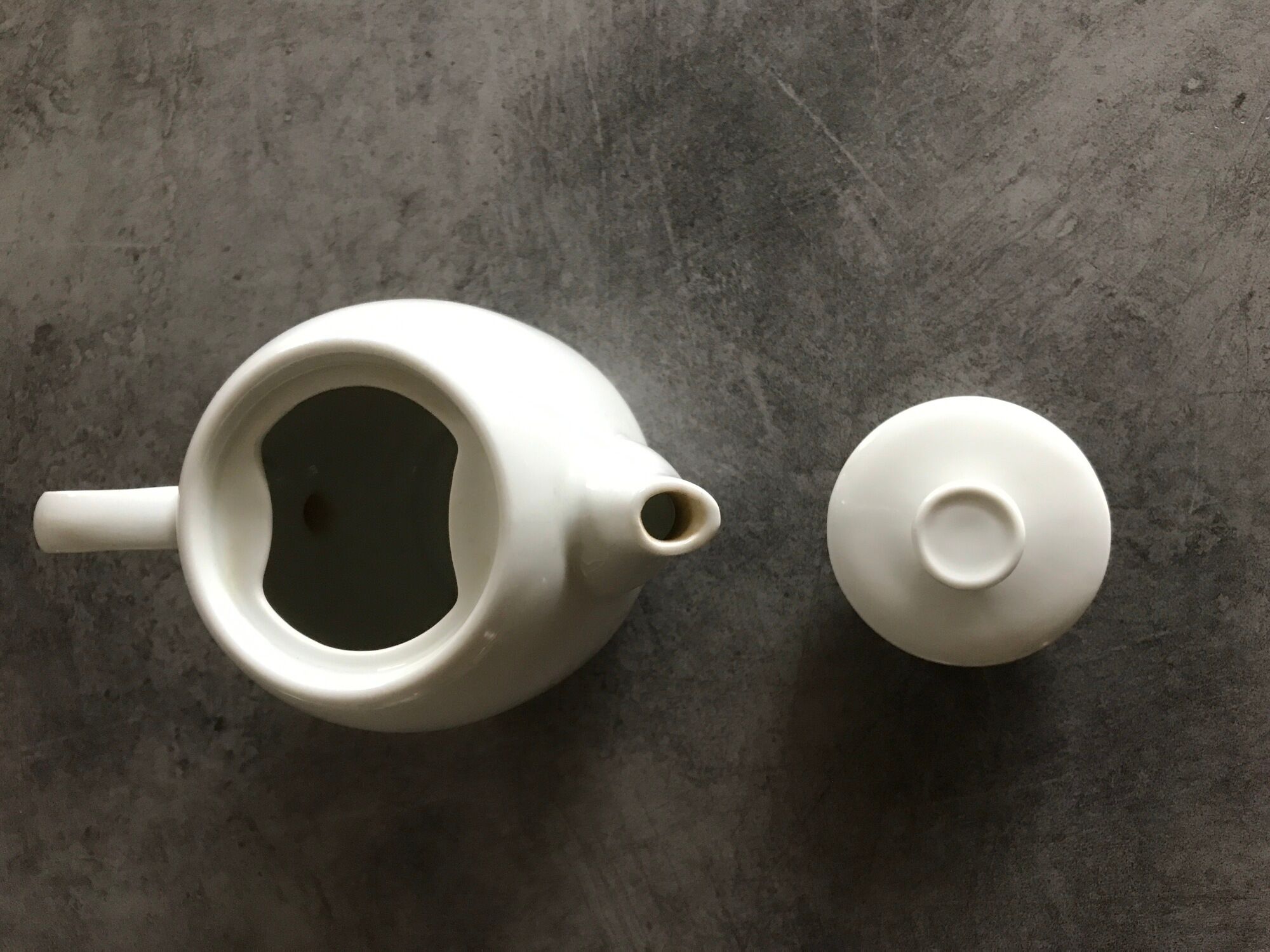 Théière en porcelaine émaillée blanche de Pillivyut  11,5 cm
