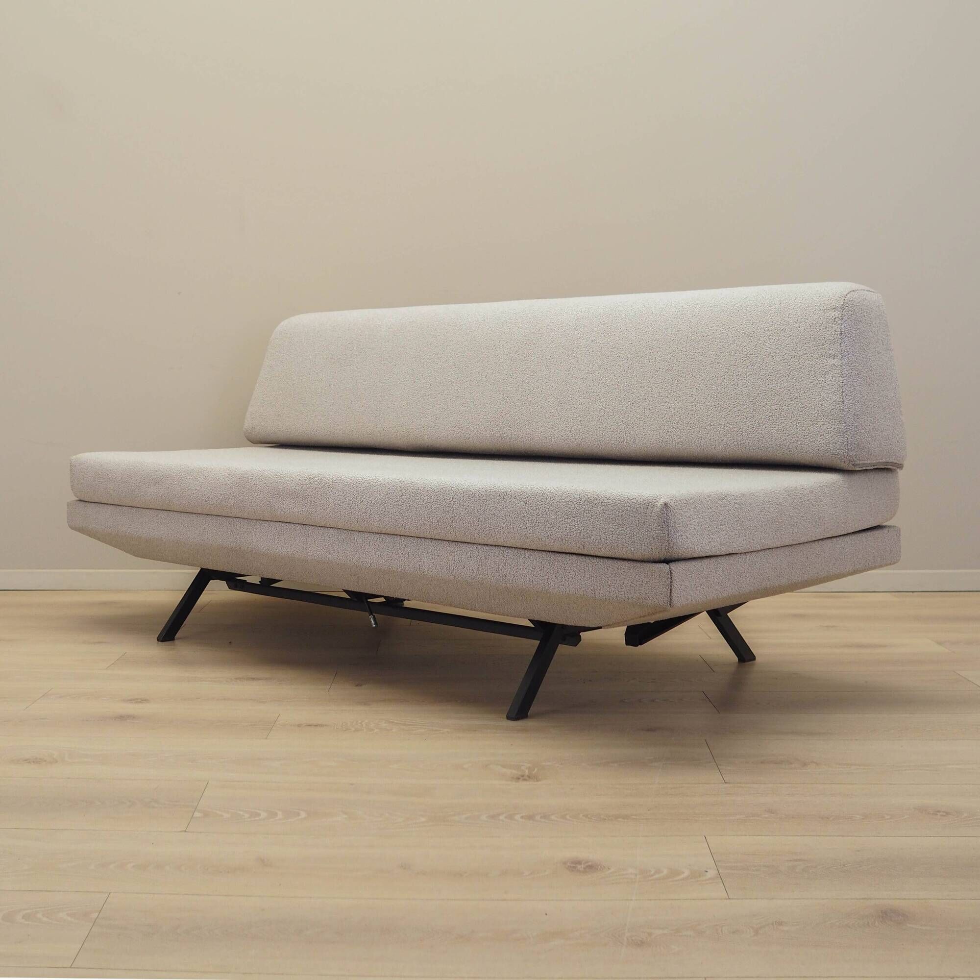 Daybed sofa, Italian design, 1970s, manufactured: Italy