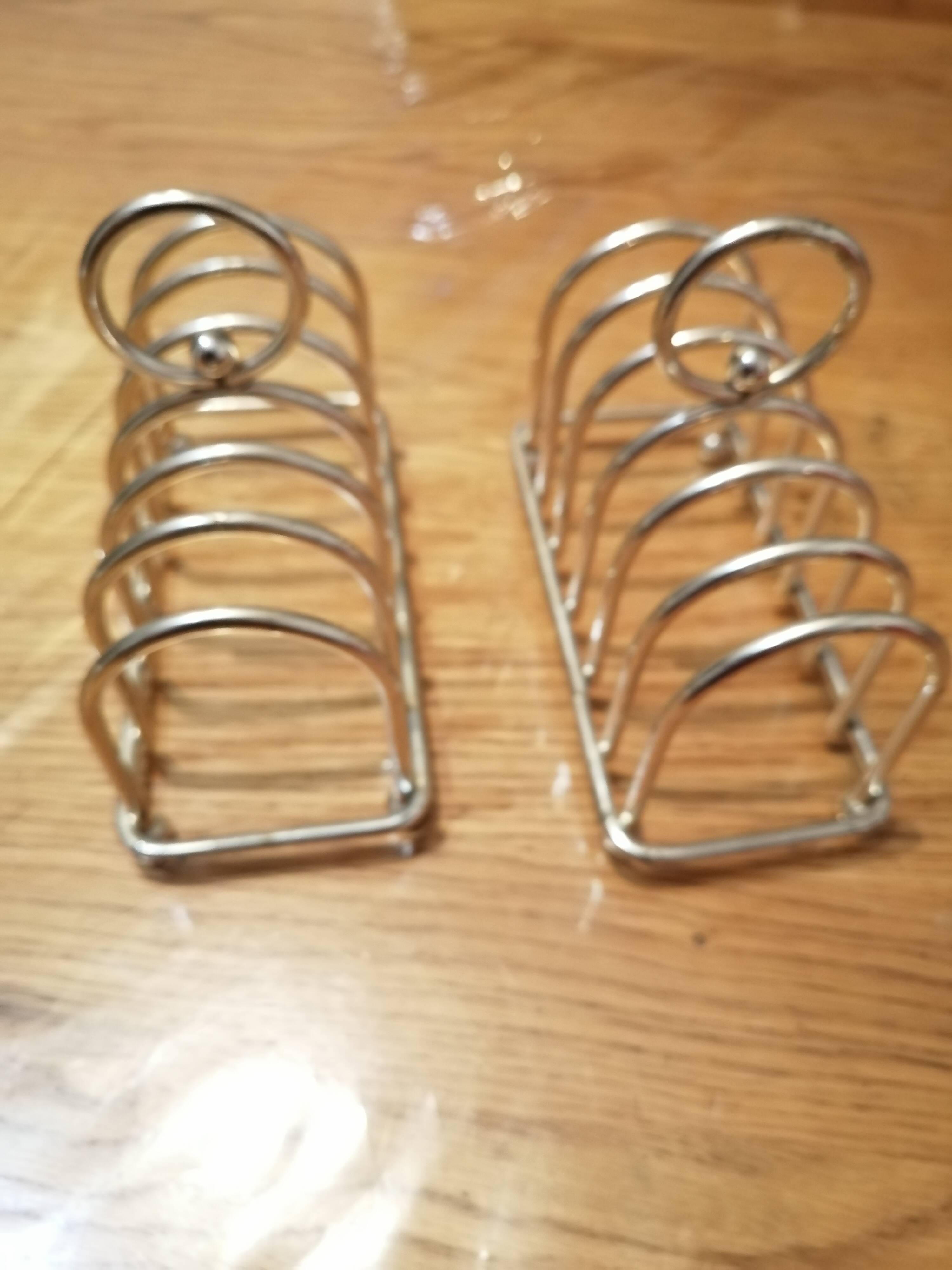 Set of two toast holders