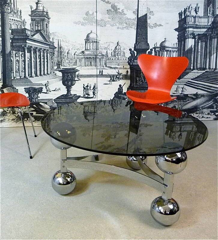 Space Age-style chromed steel round coffee table with glass top, 1960s