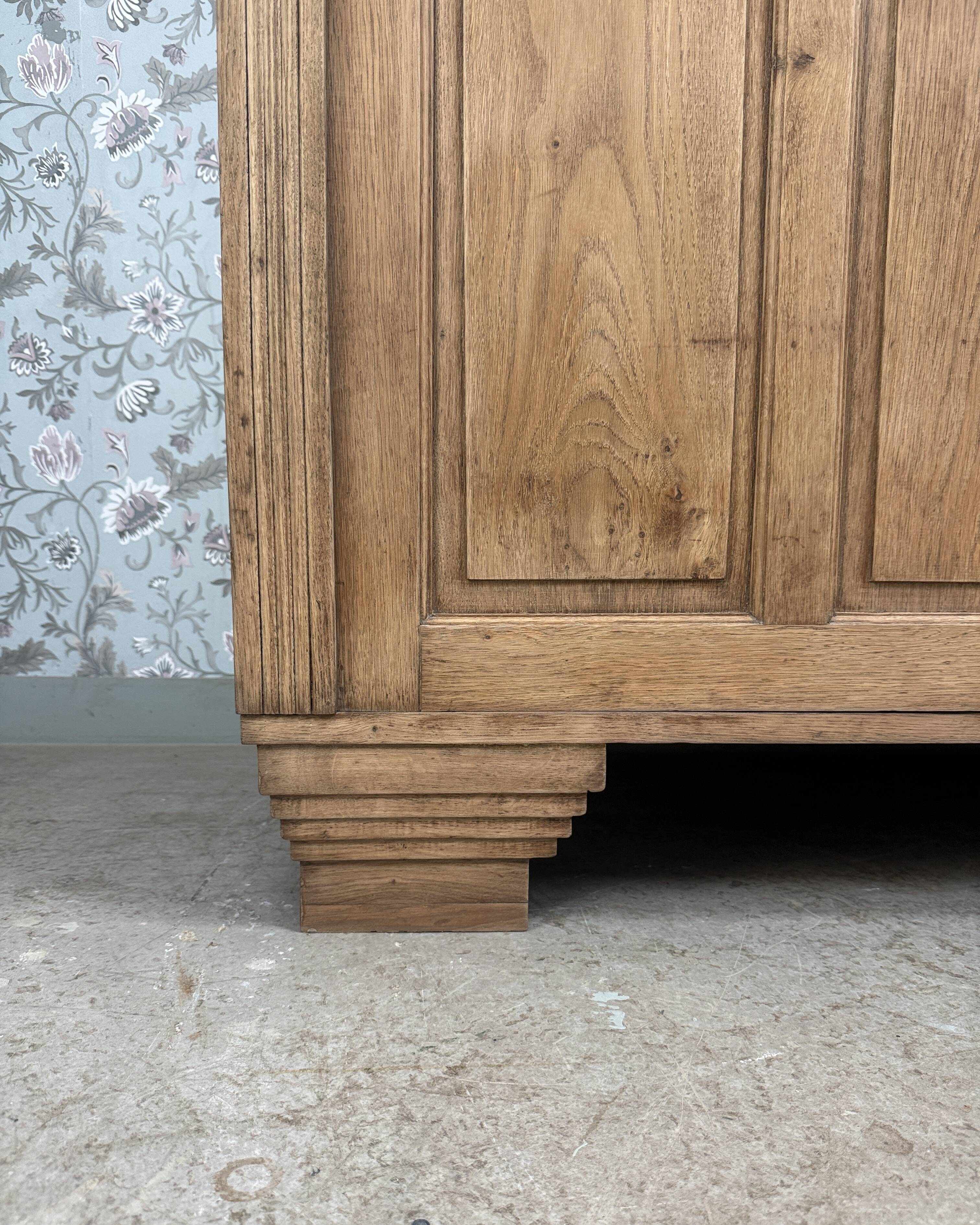 Grande armoire Art Dévo en chêne massif (rénovée)