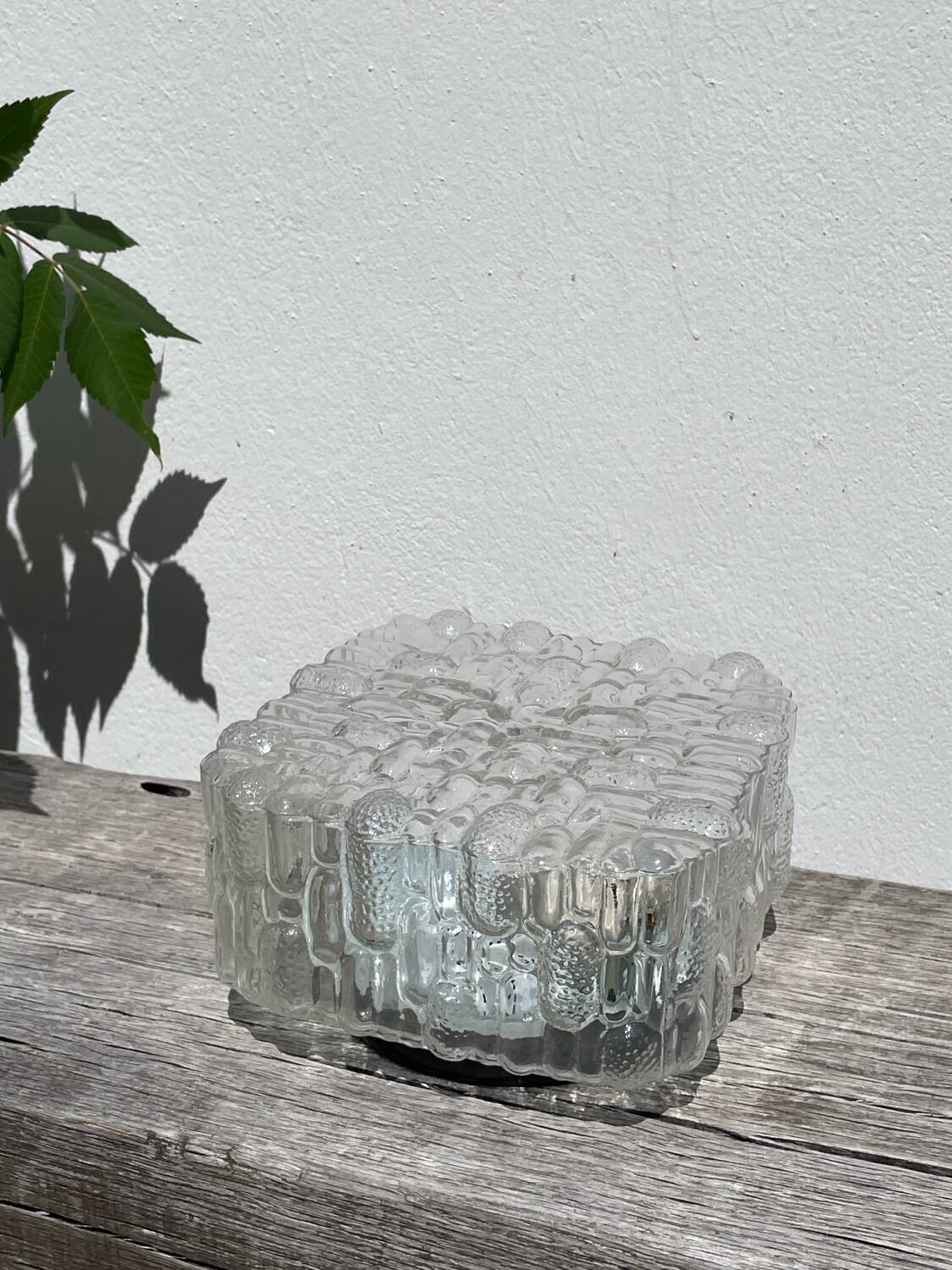 Round wall or ceiling light in glass