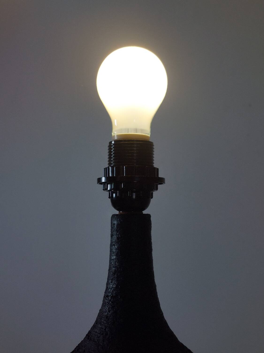 Vintage ceramic table lamp from the 1950s.
