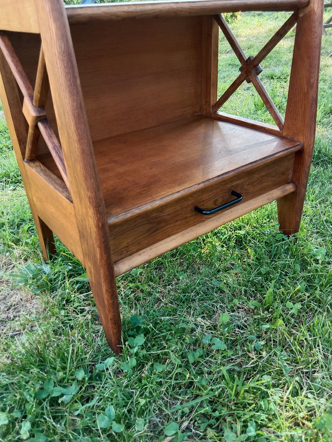 Table de chevet à croisillons