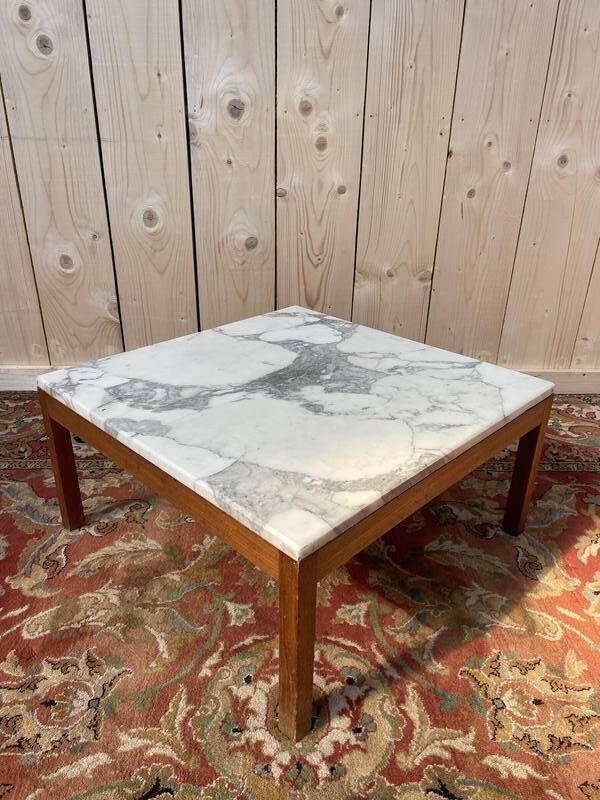 Table basse scandinave avec marbre