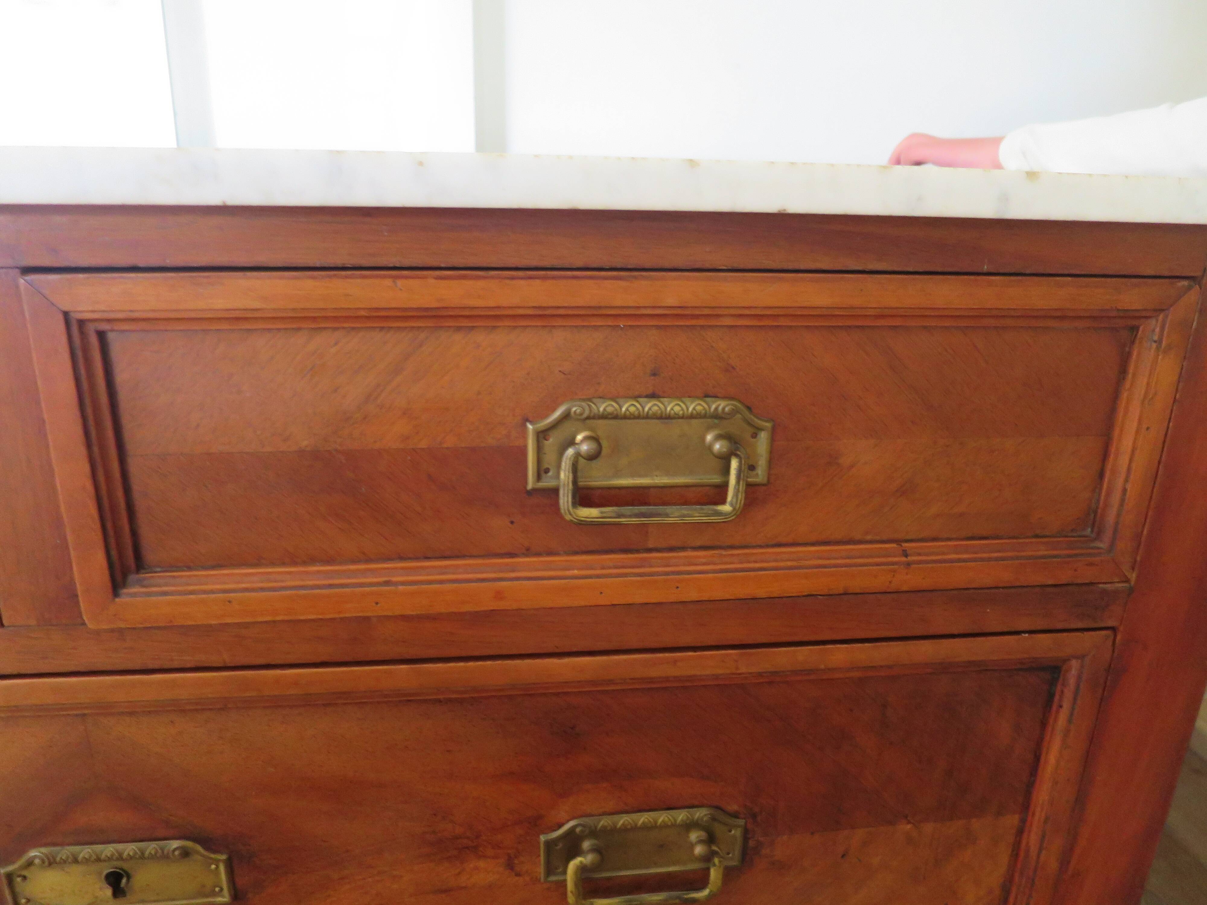 Louis Philippe style chest of drawers with 4 drawers in solid walnut and marble, 1900-1950.