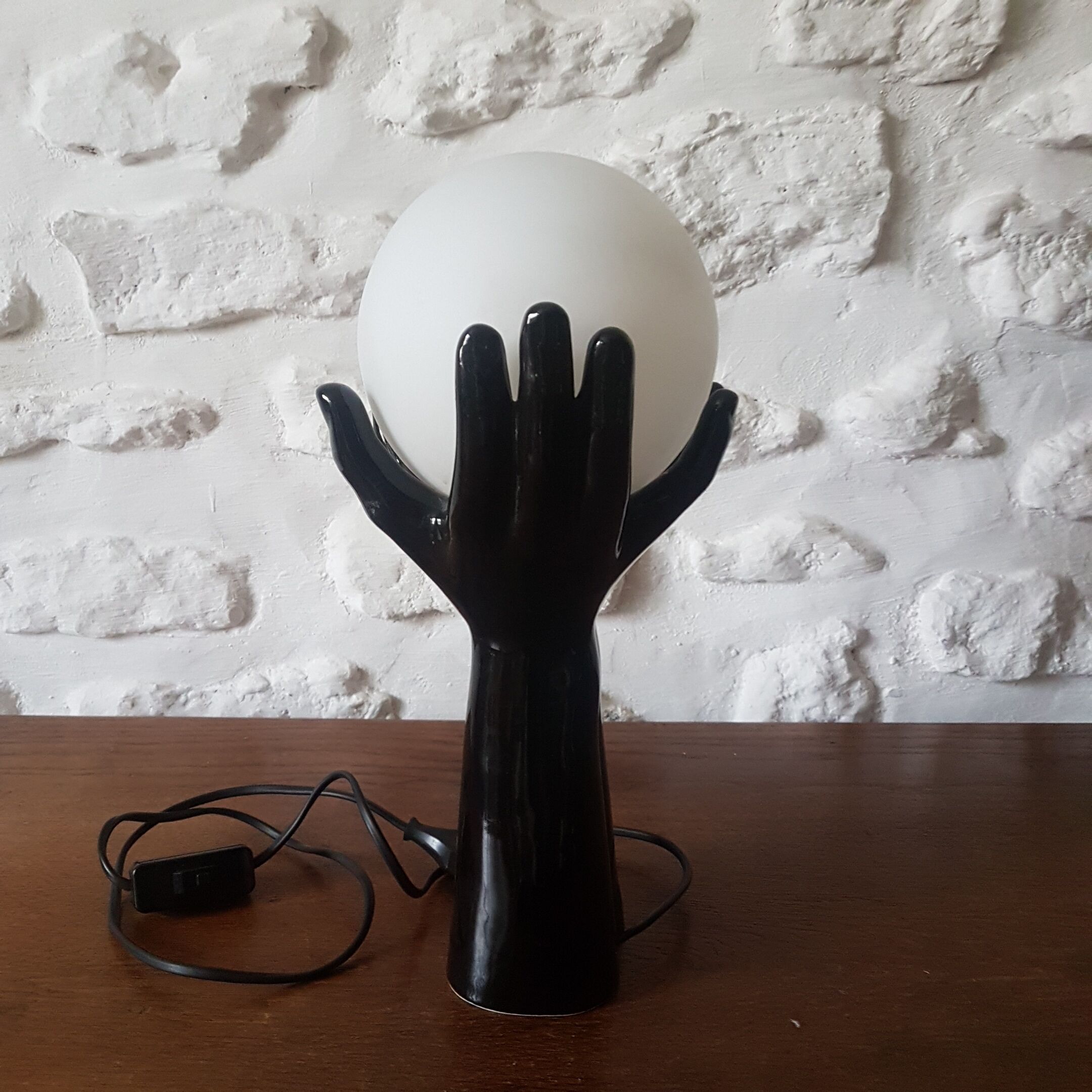 Black and white ceramic hand lamp