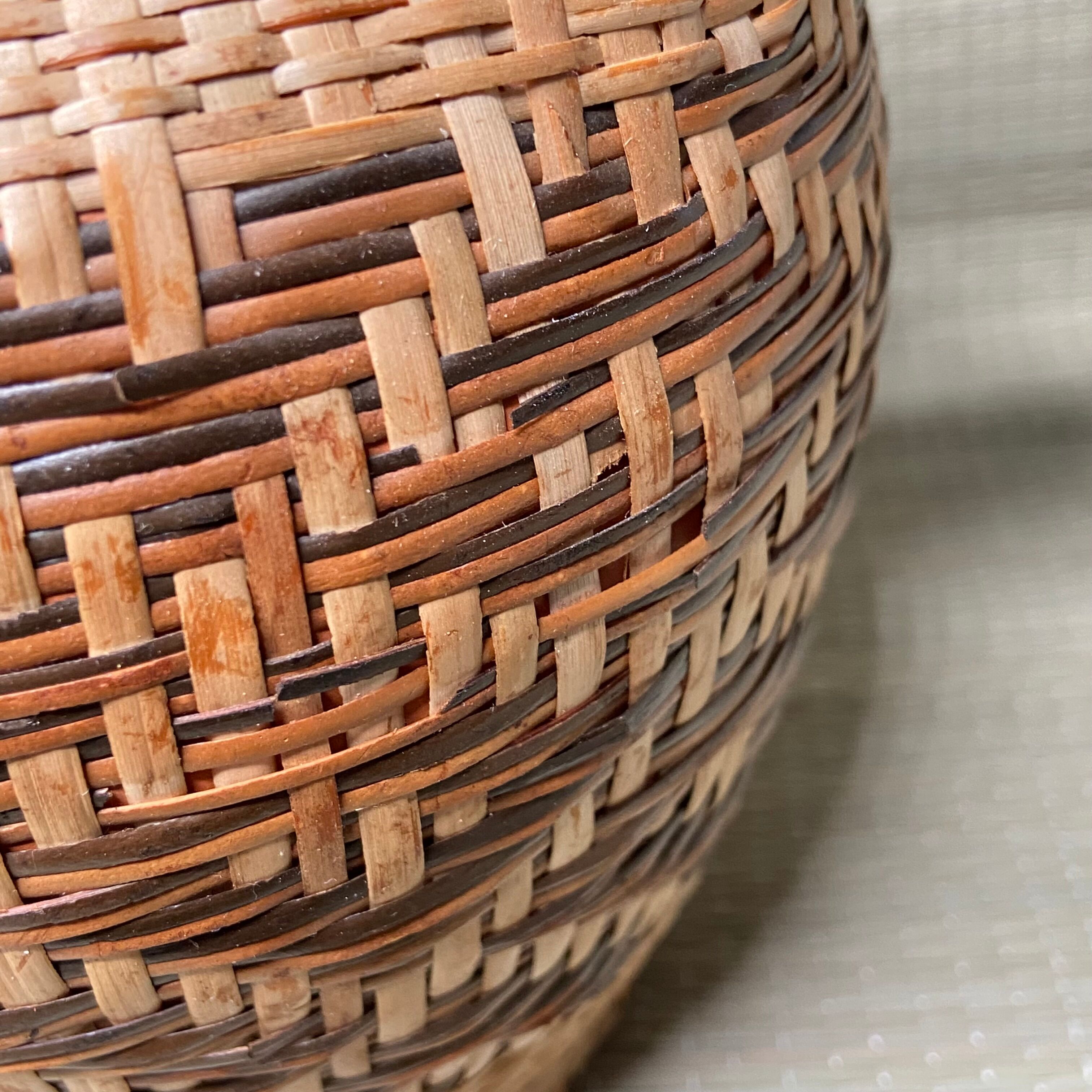 Gargoulette in terracotta and rattan