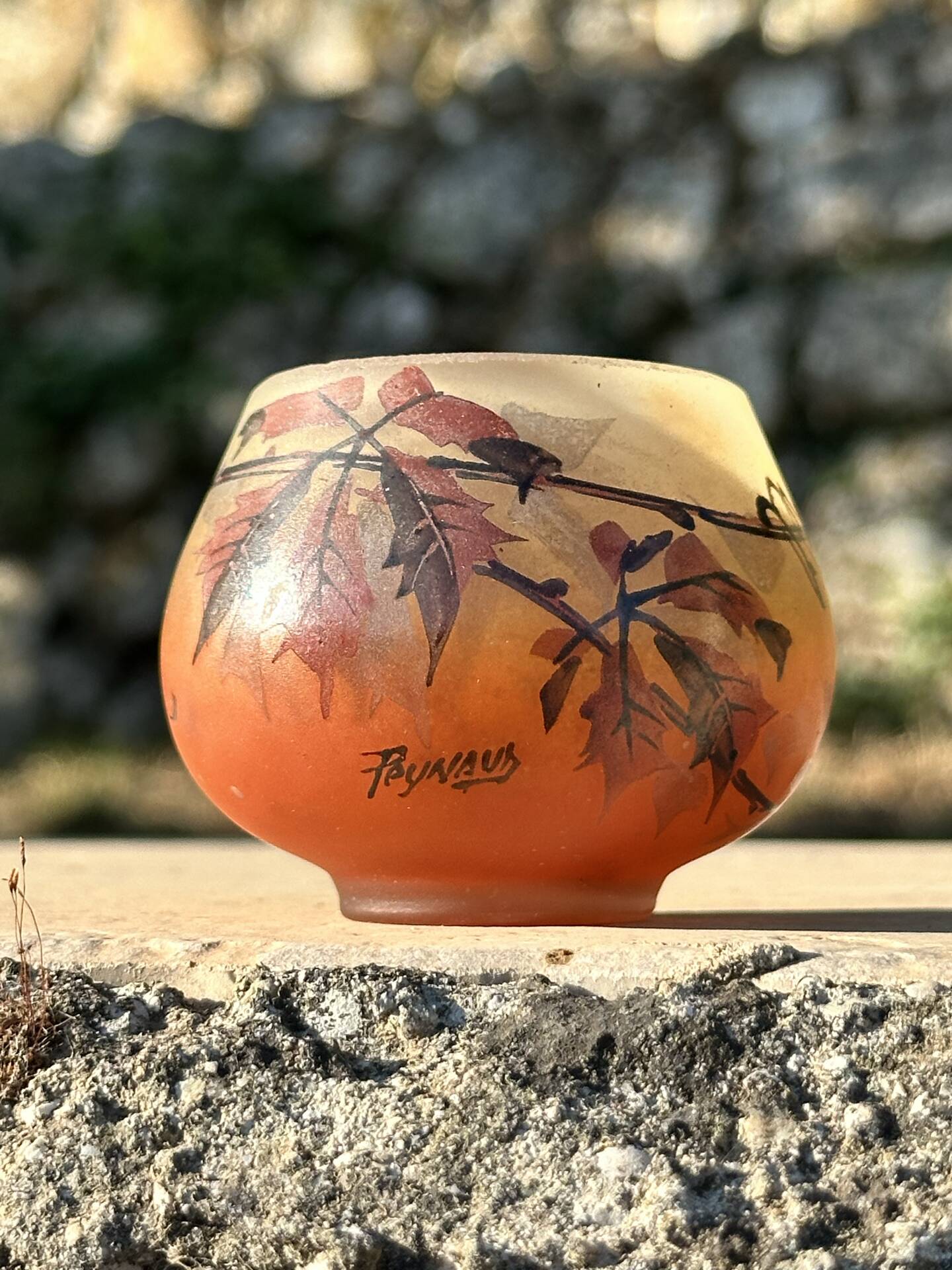 Vase miniature en verre dépoli par Jean -Simon Peynaud
