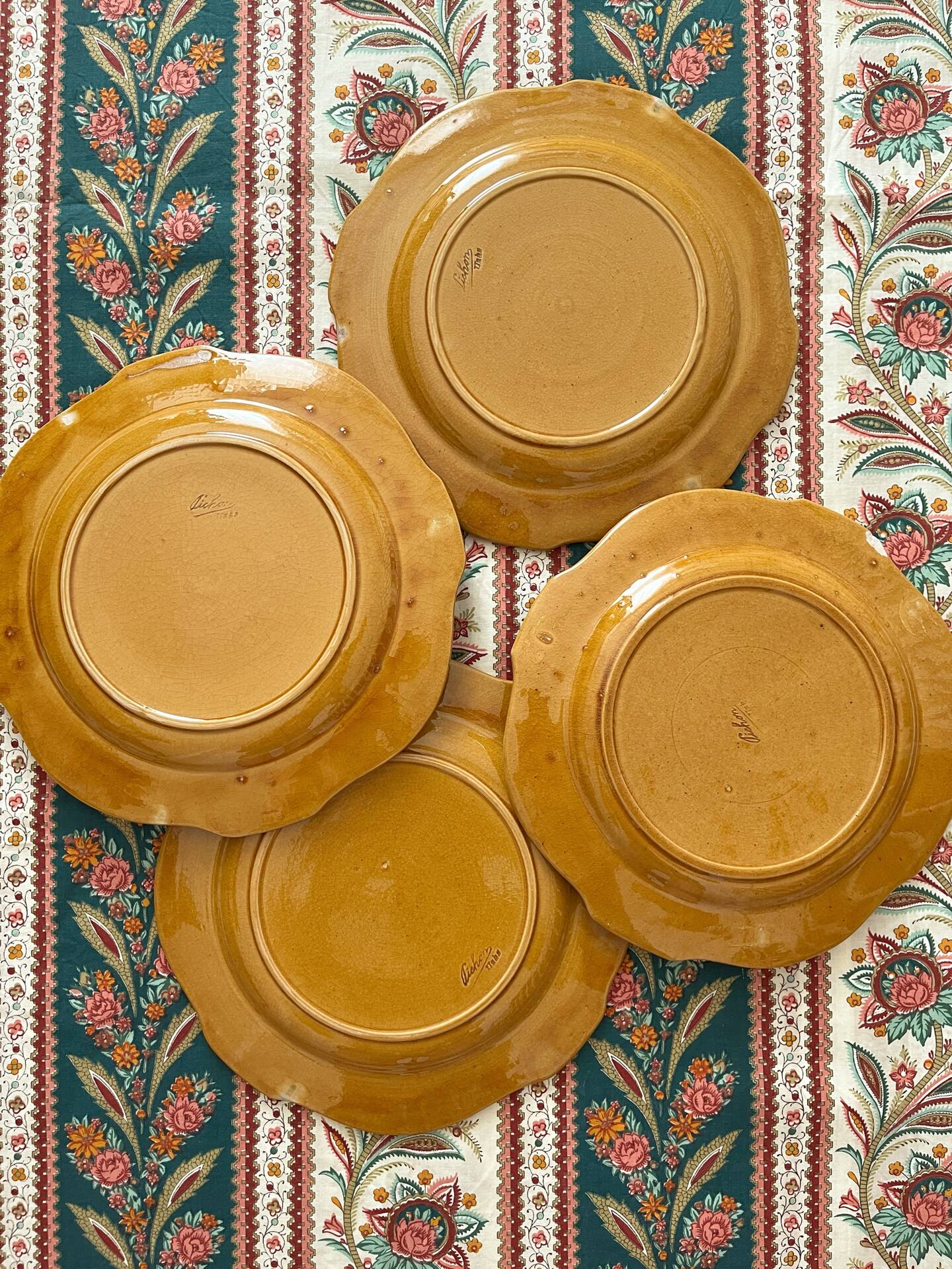4 dessert plates in ceramic Pichon Uzes ochre yellow