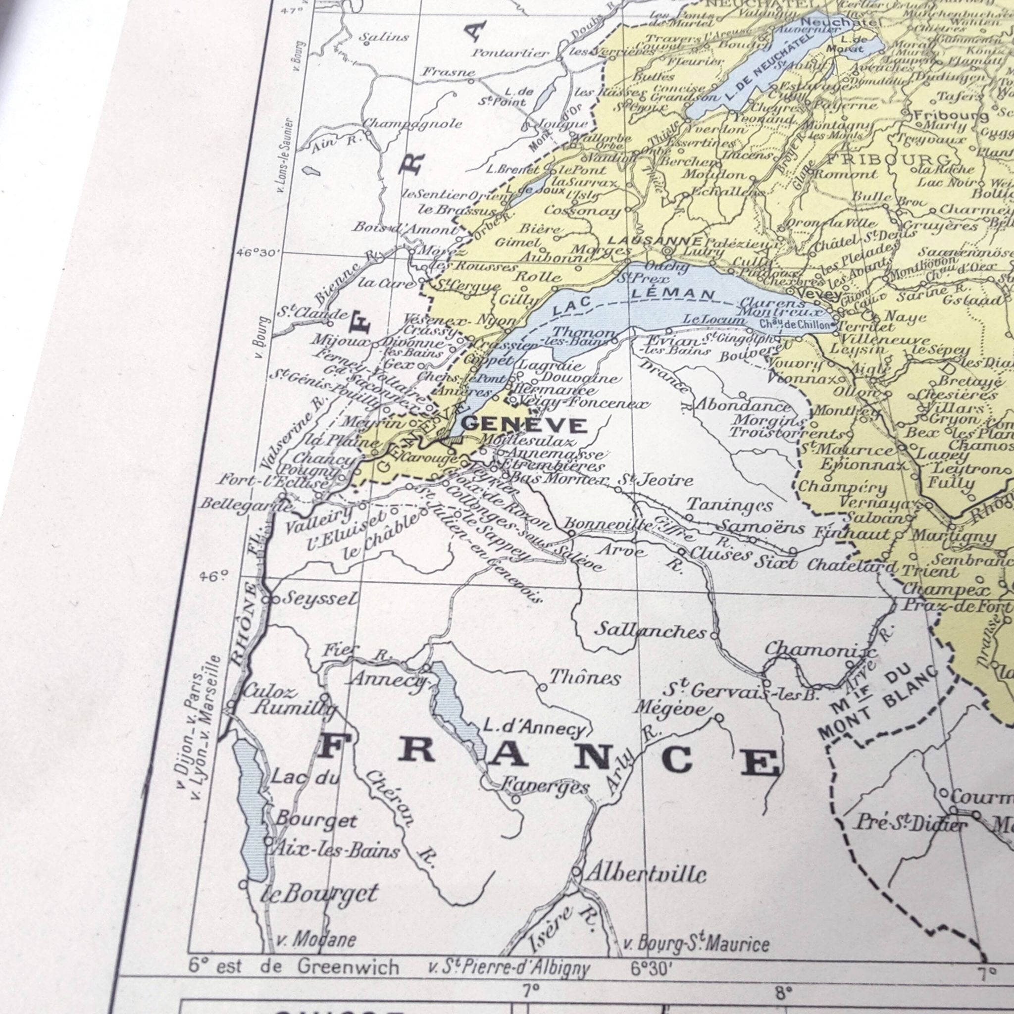 Vintage map of Switzerland in colour 43x43cm from 1950.