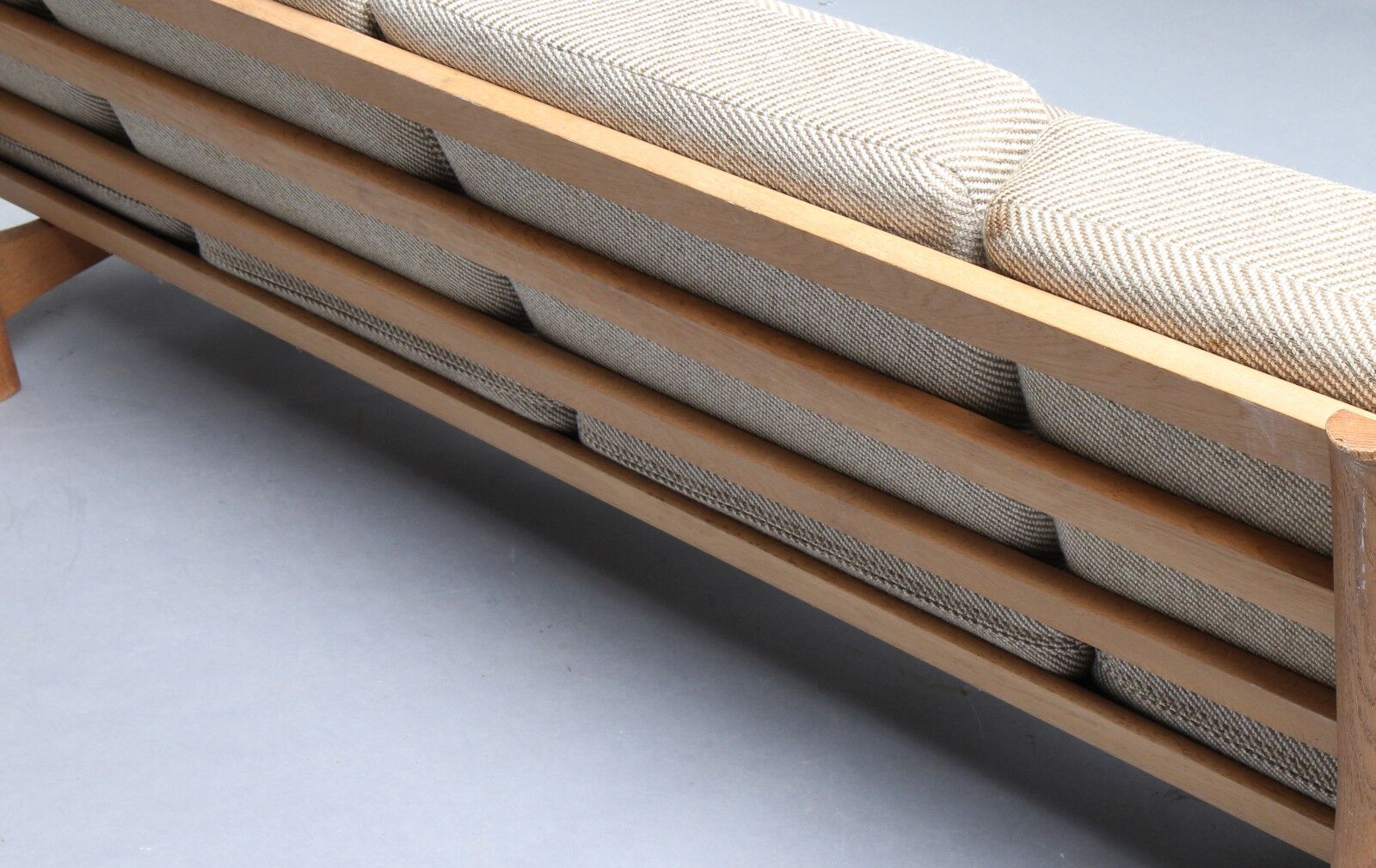 Hans J. Wegner 4-seater sofa, model GE-236/4, oak