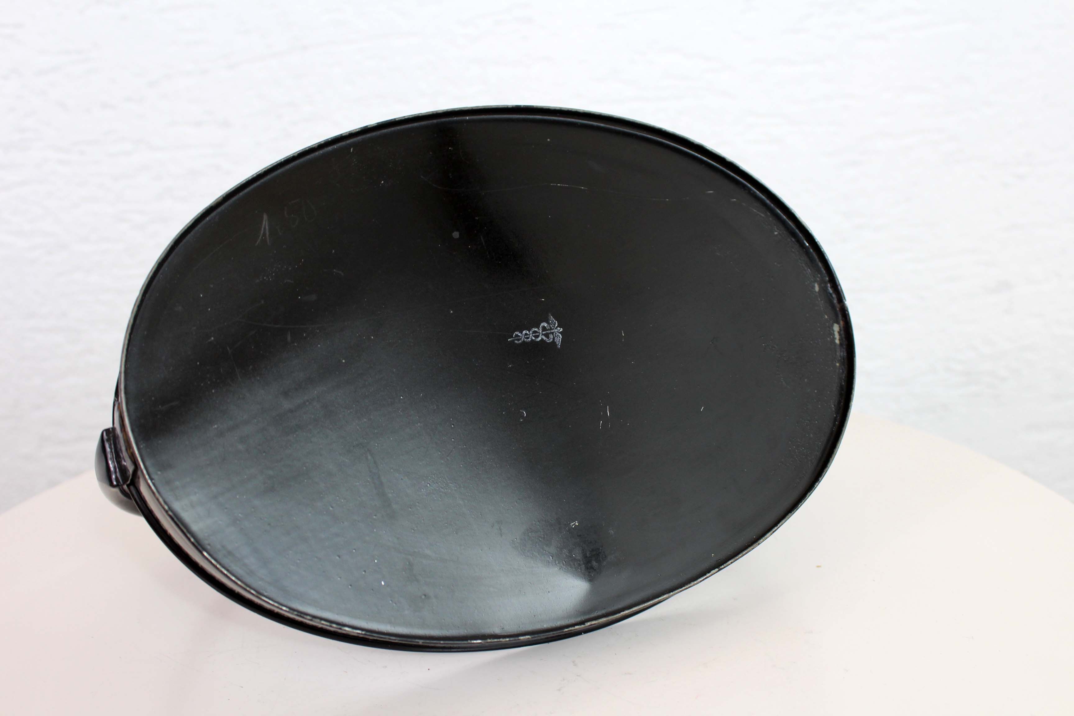 Vintage dish metal with handle