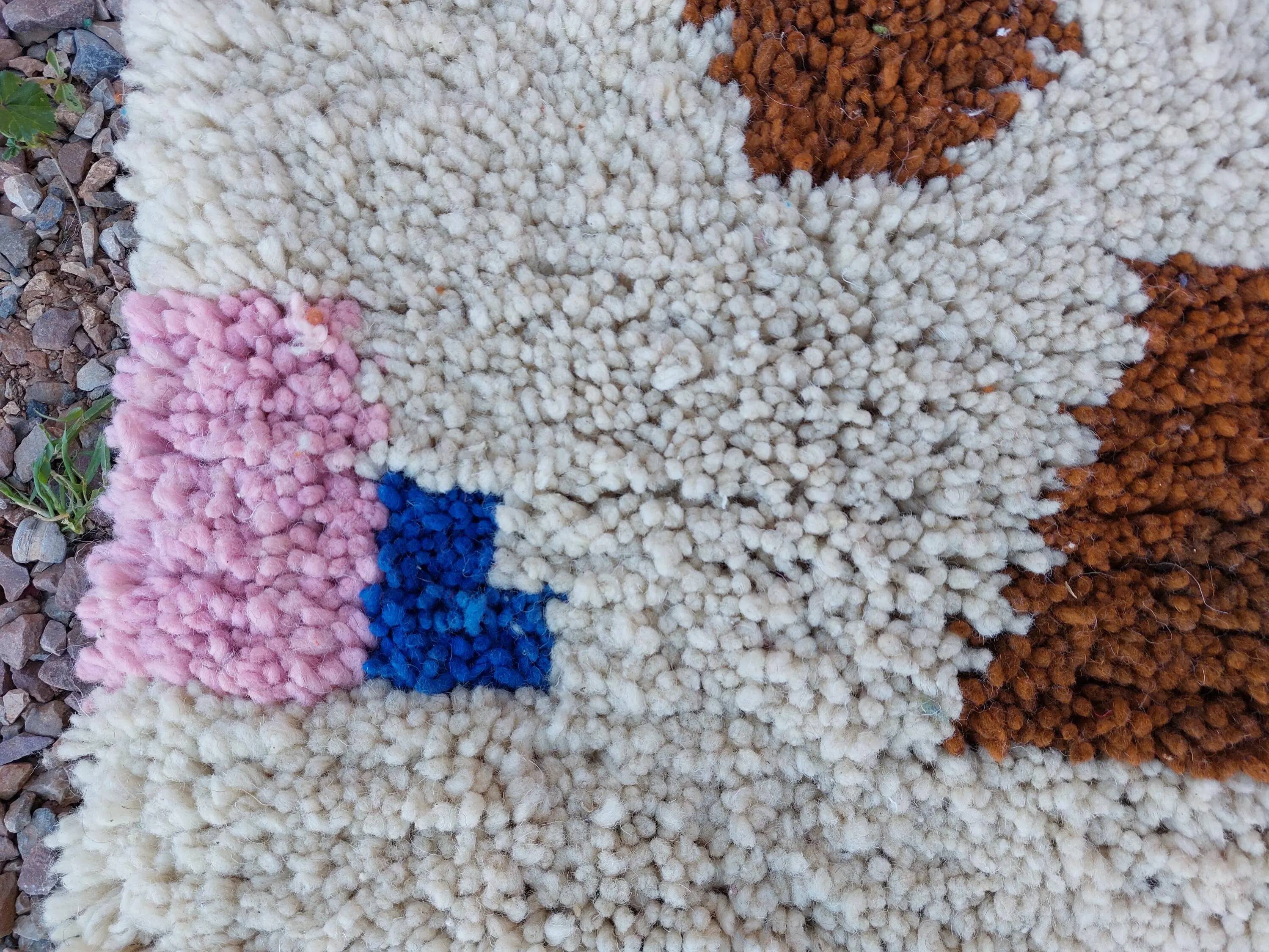 Moroccan handwoven wool rug, 250x150 cm, traditional style.