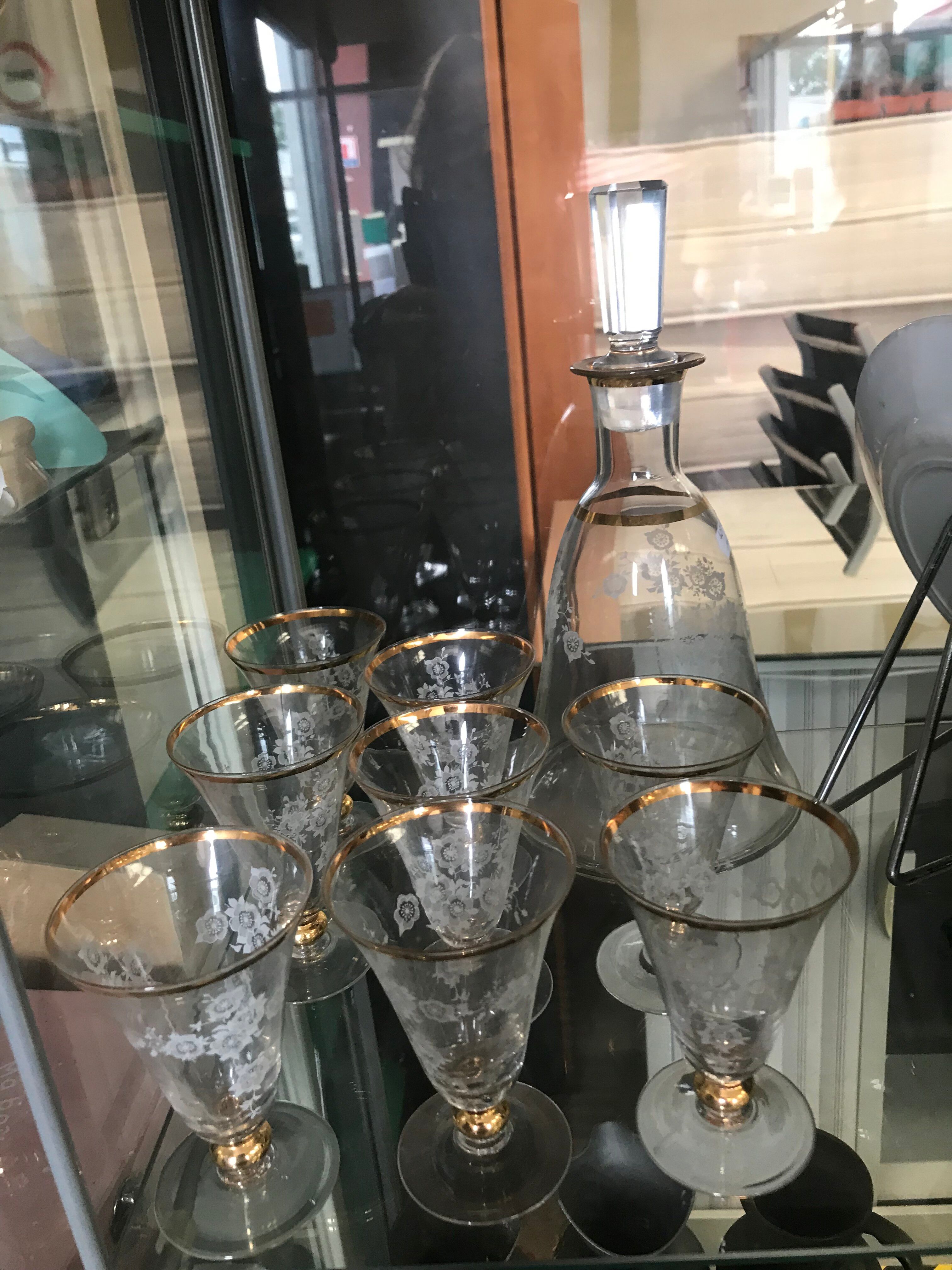 Liqueur service from the 1930s, with a decanter and 8 glasses.