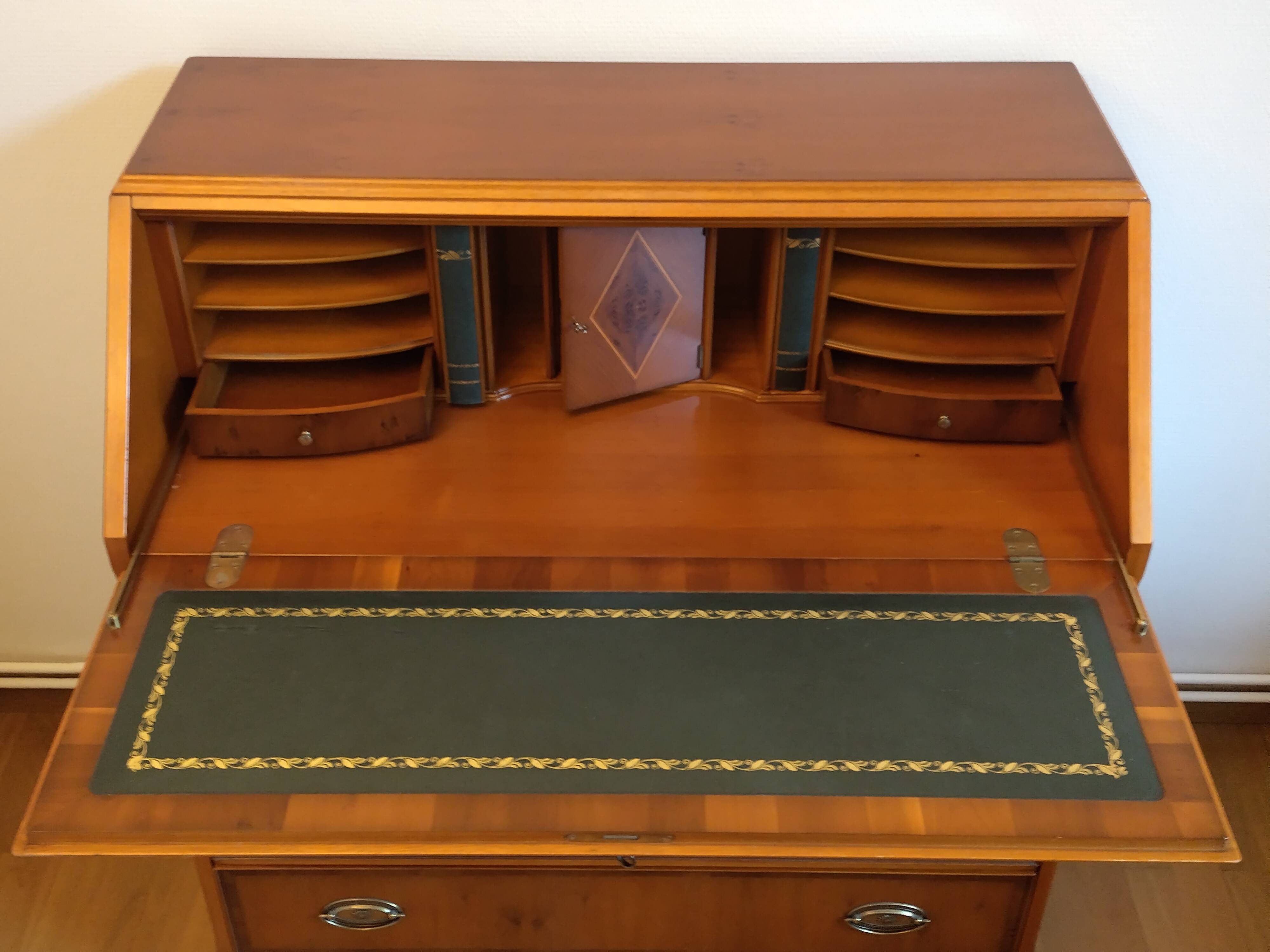Secrétaire en cerisier avec marqueterie par Heldense Exclusive