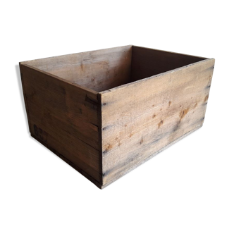 Case wood transport old wine Henri Maire