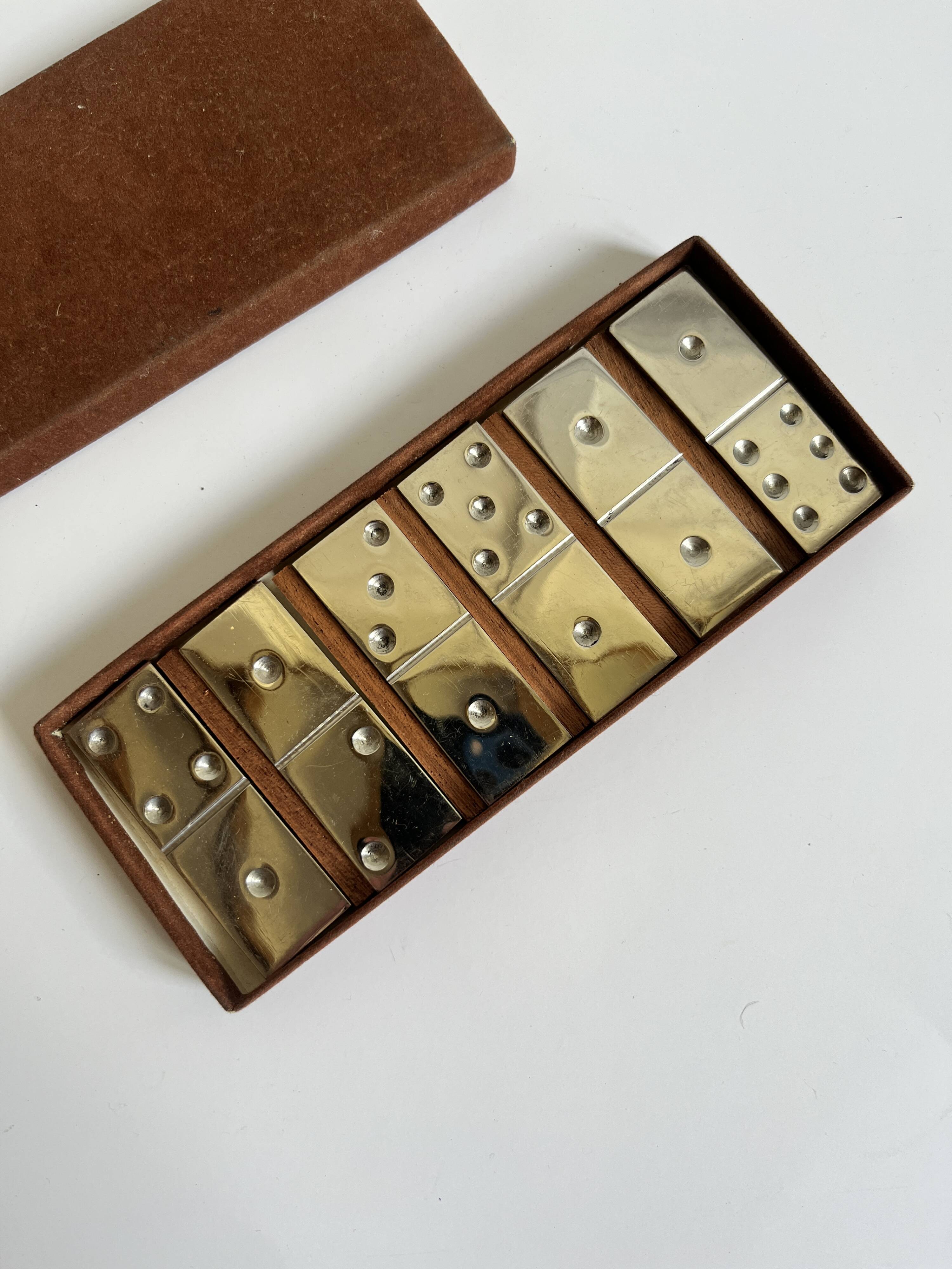 Domino metal knife holder