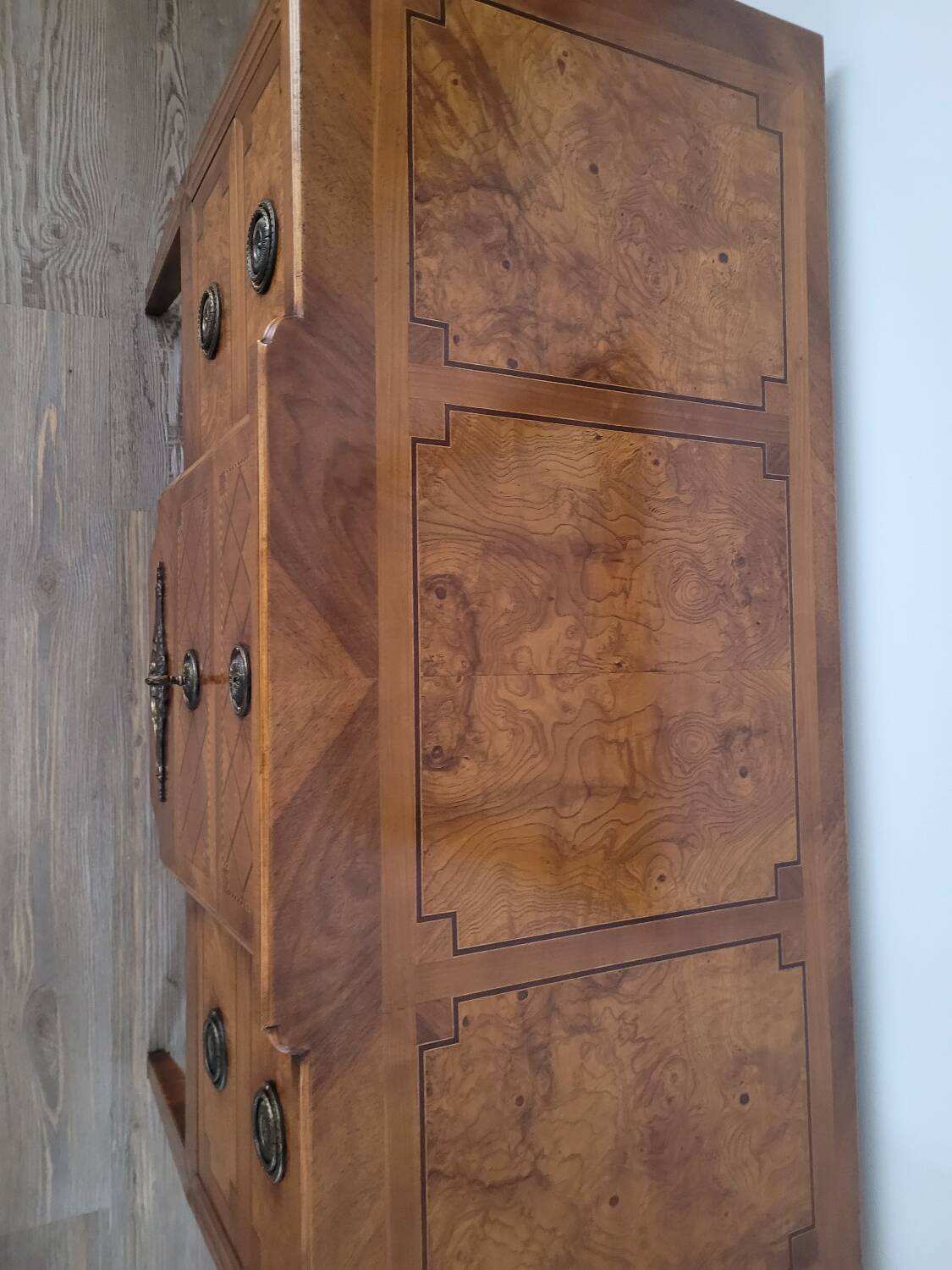 Chest of drawers