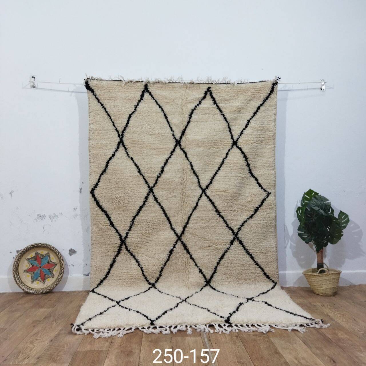 Azilal Berber rug in handmade wool 250 X 157 CM