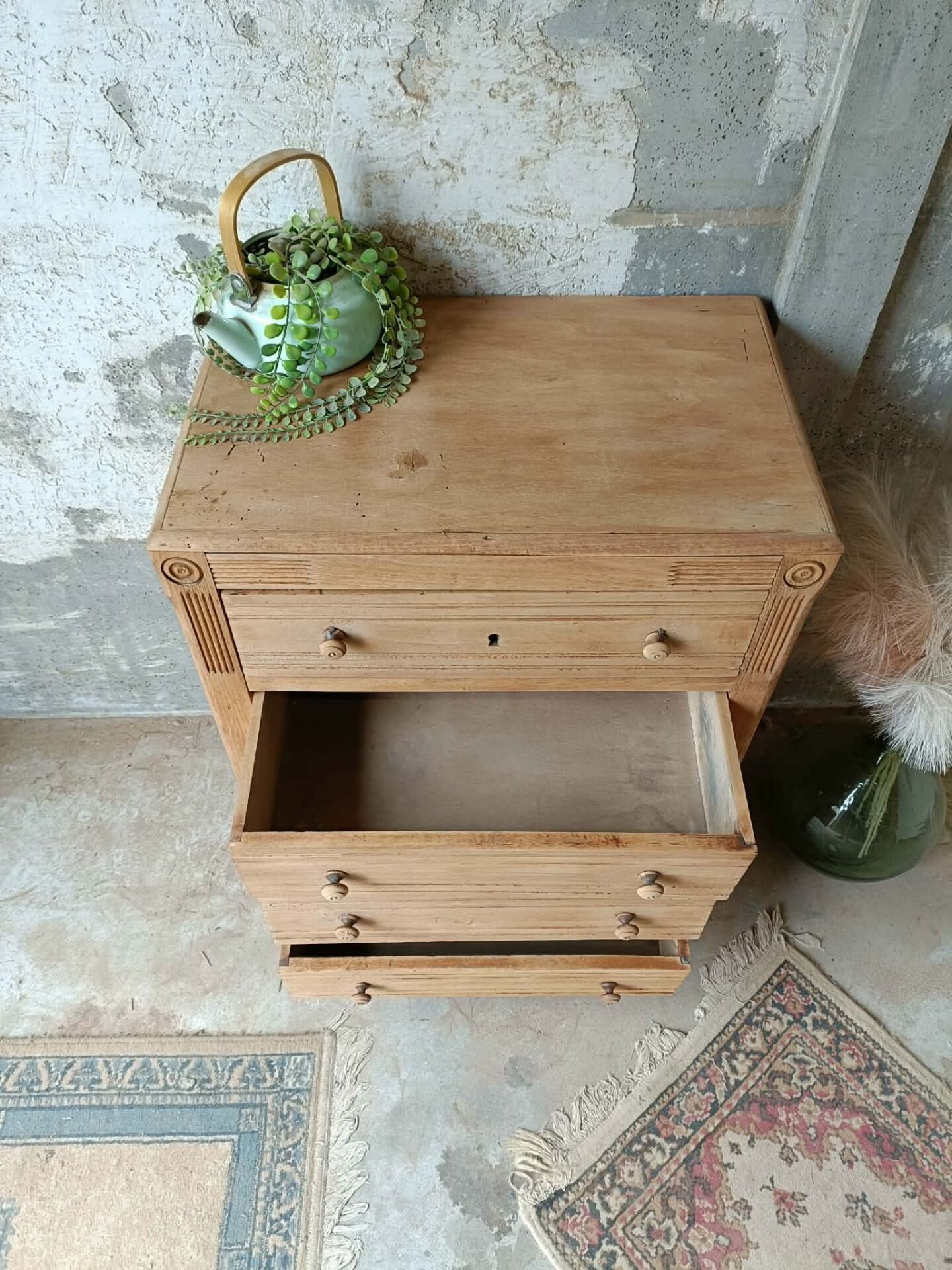 Parisian commode