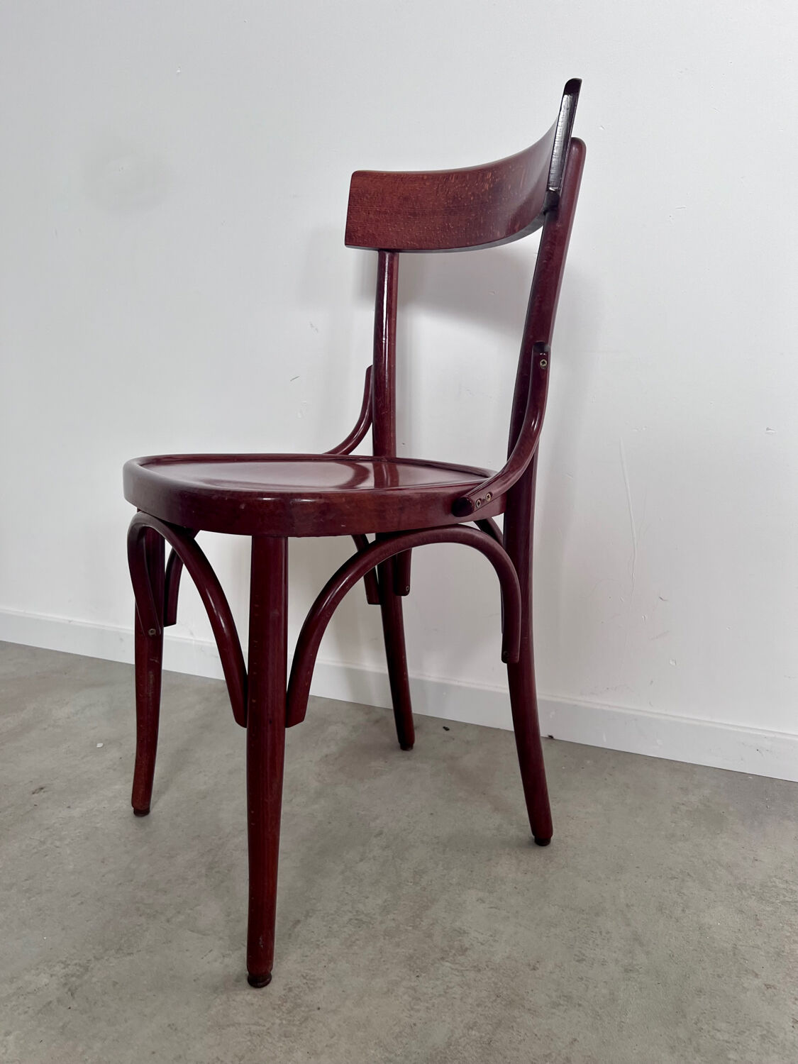 Set of 8 vintage 70s curved varnished wood bistro chairs