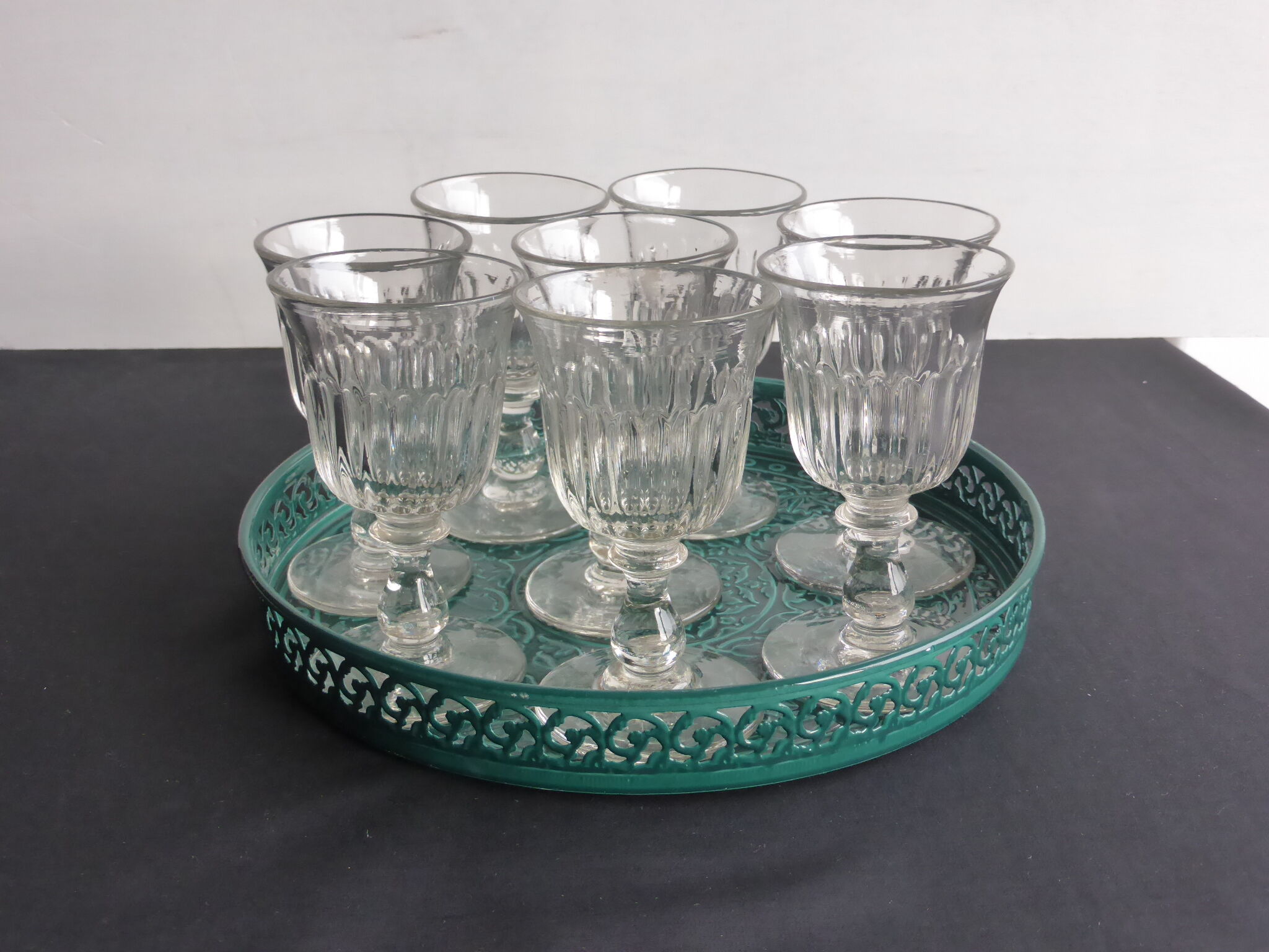 8 verres à pied anciens en verre soufflé