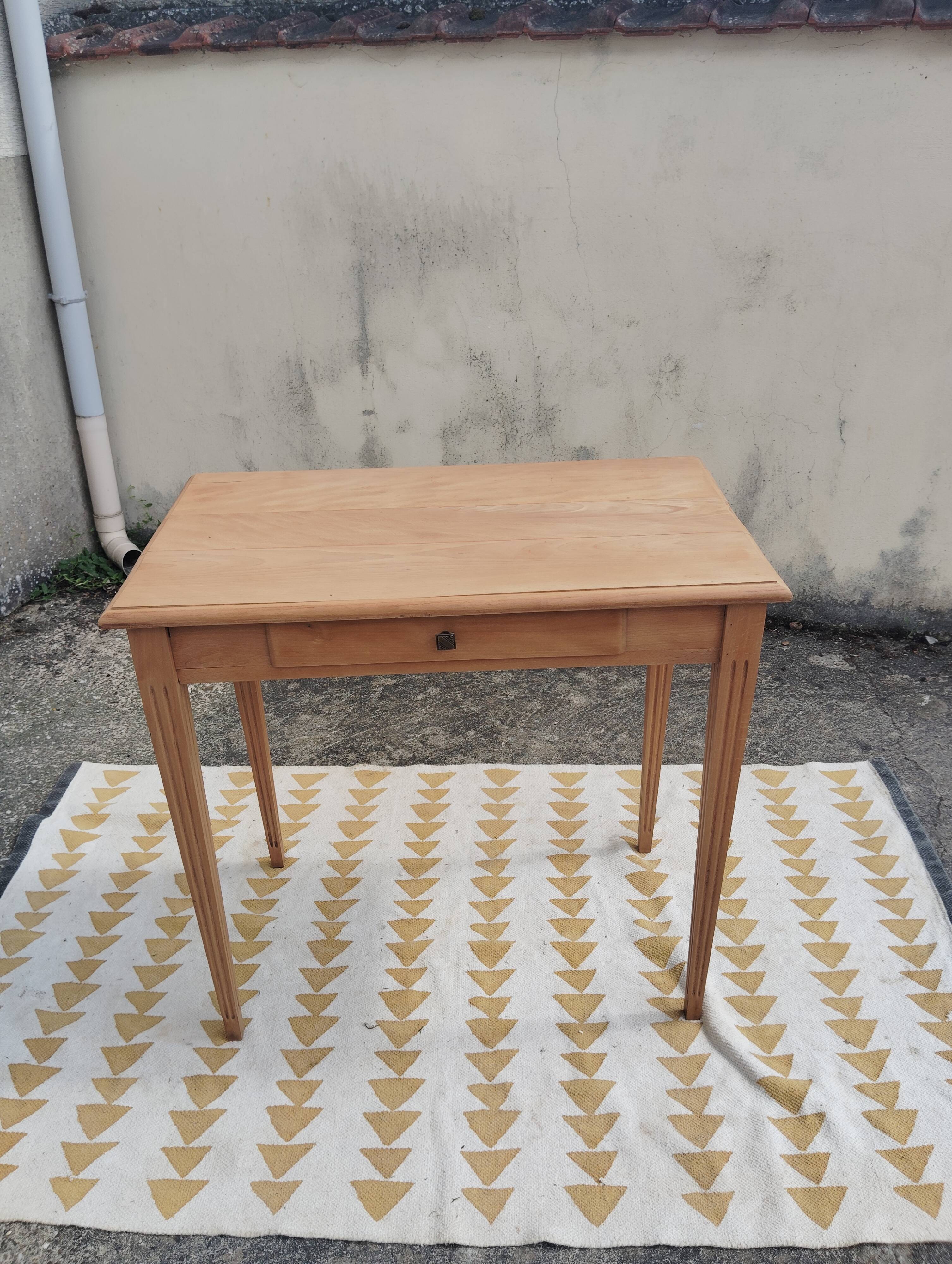 Table d'appoint ou bureau hêtre massif