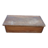 Coffre ancien en bois à clapet