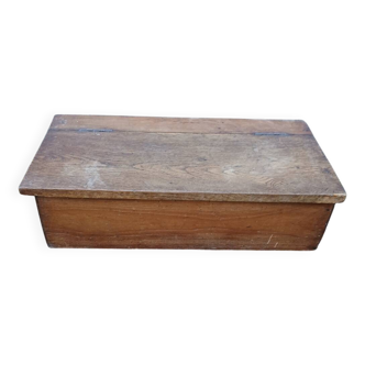 Coffre ancien en bois à clapet