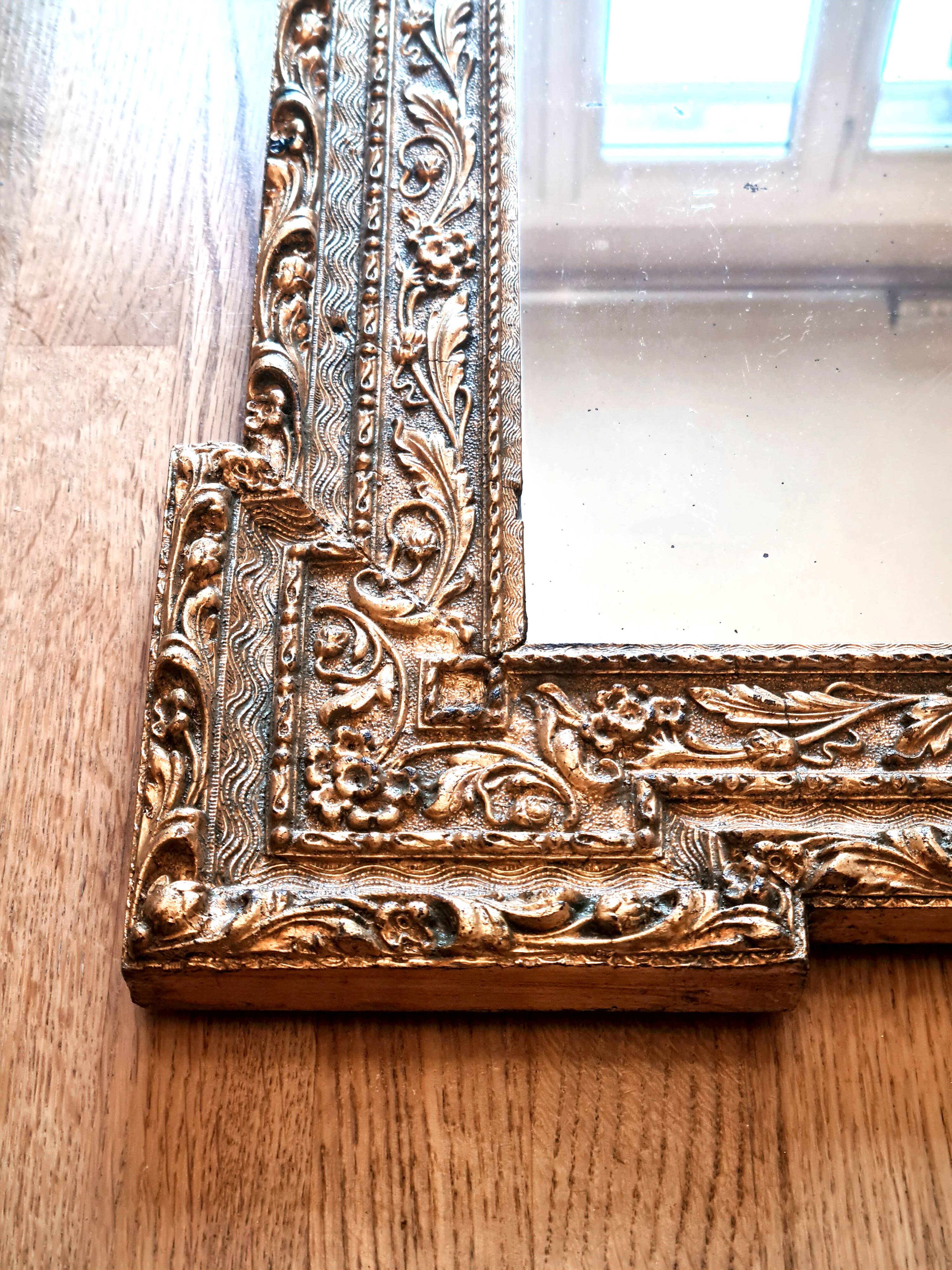 Antique gilded mirror "Ambroise" – timeless elegance and poetry